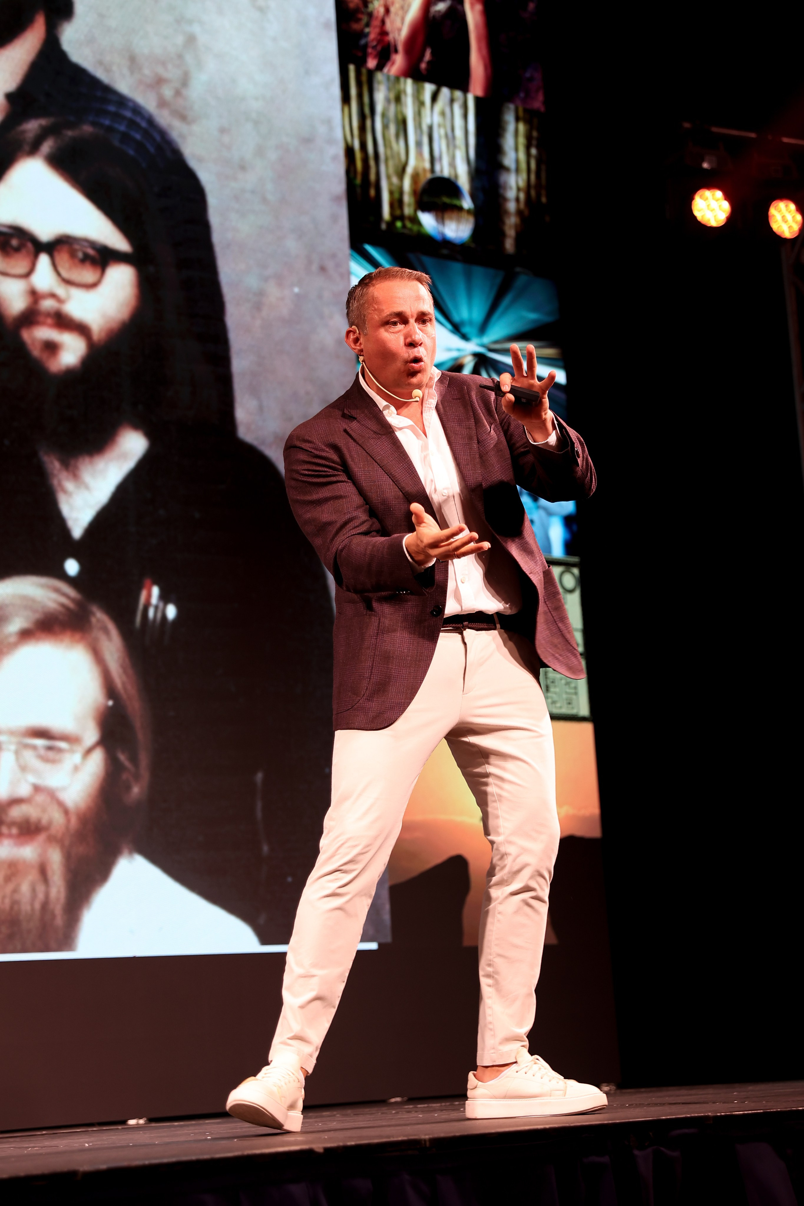 Оскар Хартманн. Business standup тур. Александра, репортажный и событийный фотограф
