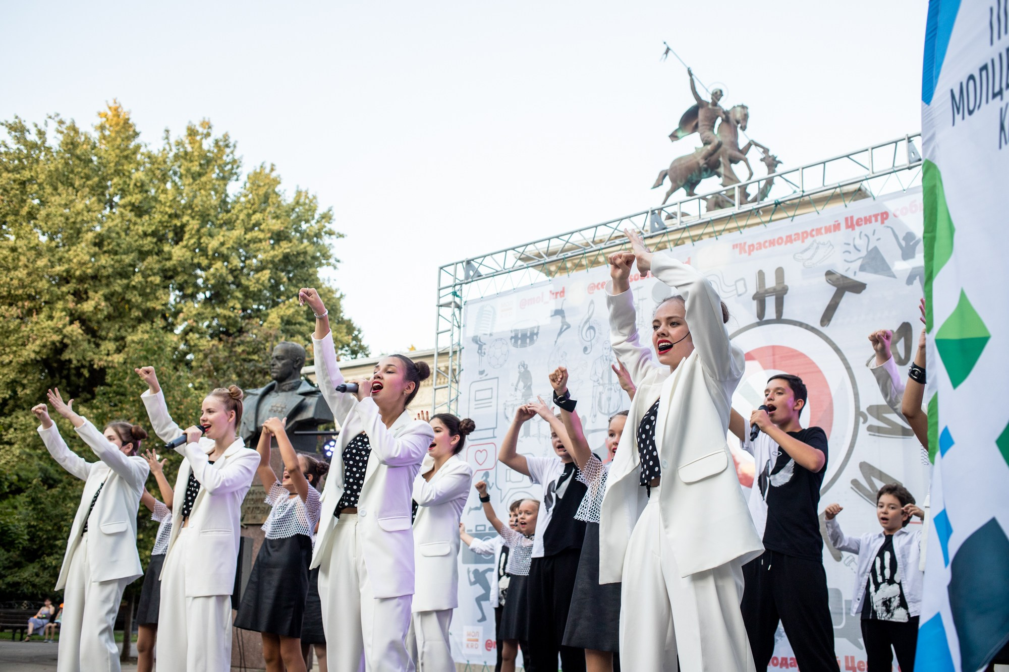 Закрытие летнего фестиваля «УФ». Репортажный, промышленный и маркетплейс-фотограф Дмитрий Чернат