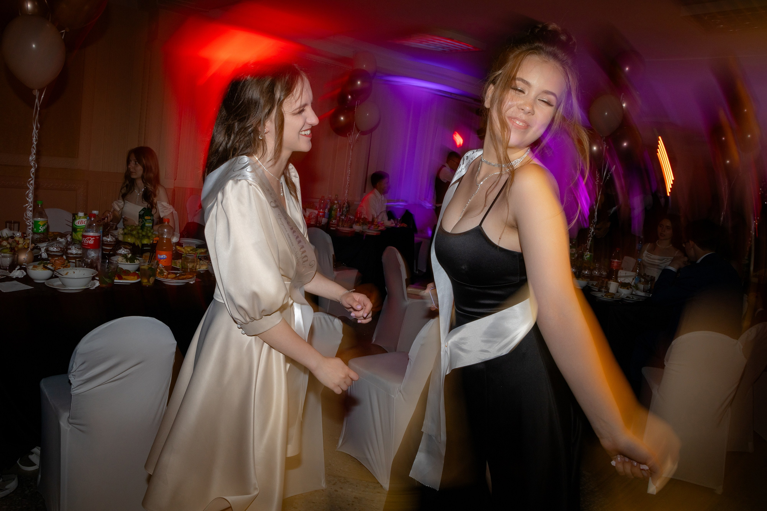 Школьный выпускной 2024 год в Соколе (Минск). Свадебный фотограф в Минске/Беларуси Сергей Спиридонов