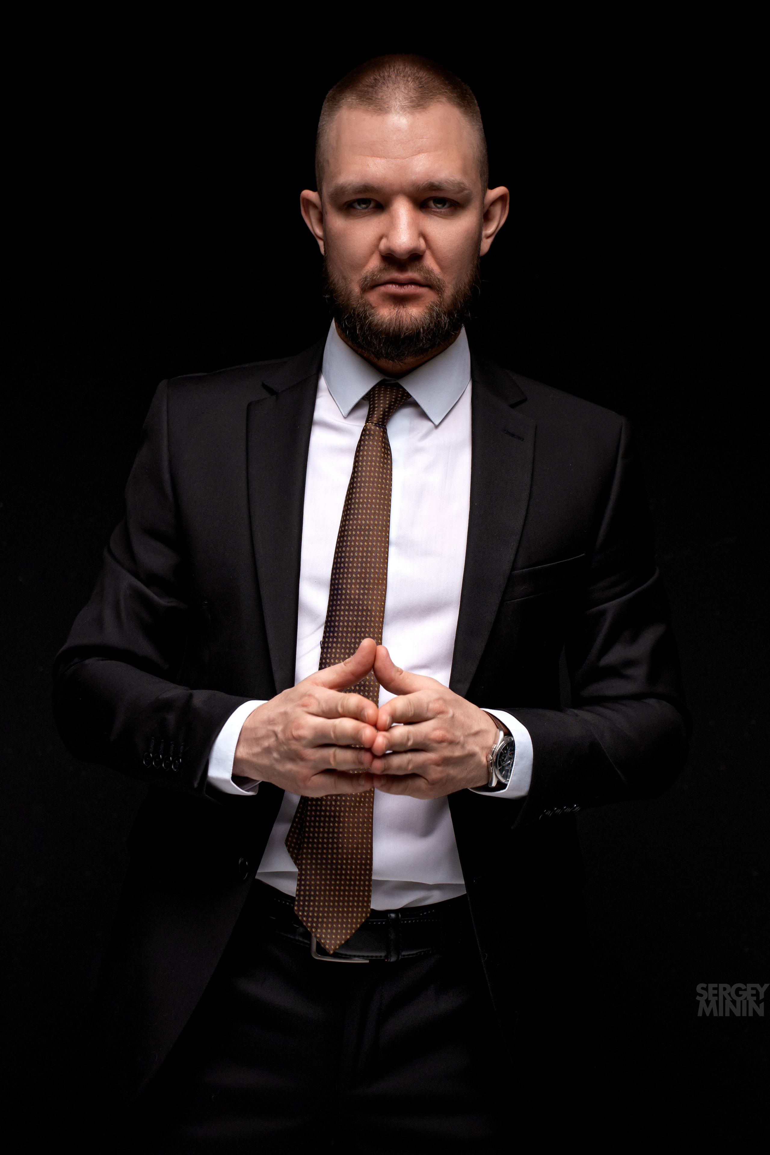 Деловые Портреты женщин и мужчин. Студийный и Рекламный Фотограф в Екатеринбурге Сергей Минин