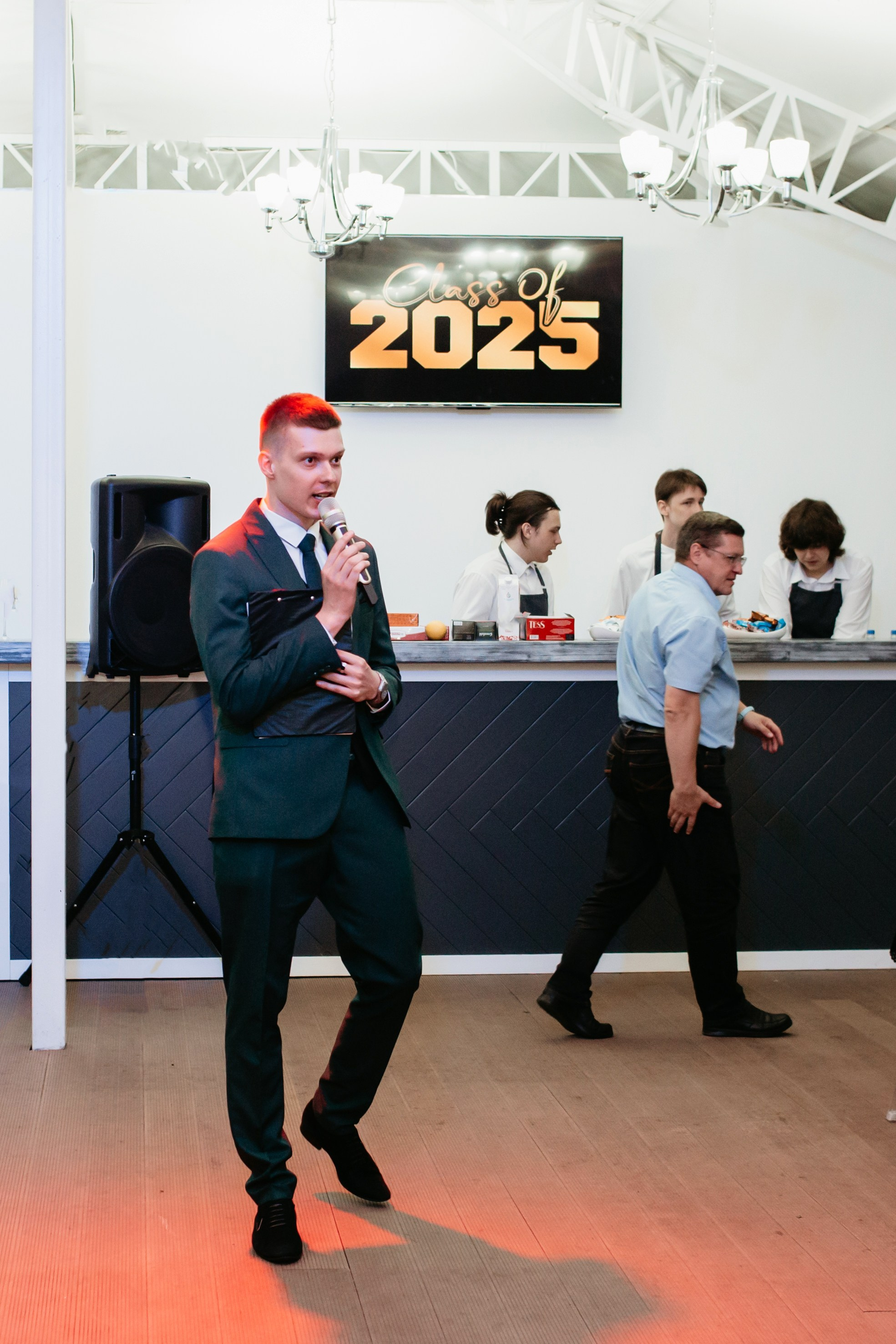 Выпускной 2025 (41 школа) 11 класс. Фотограф в Челябинске Ополихина Анна