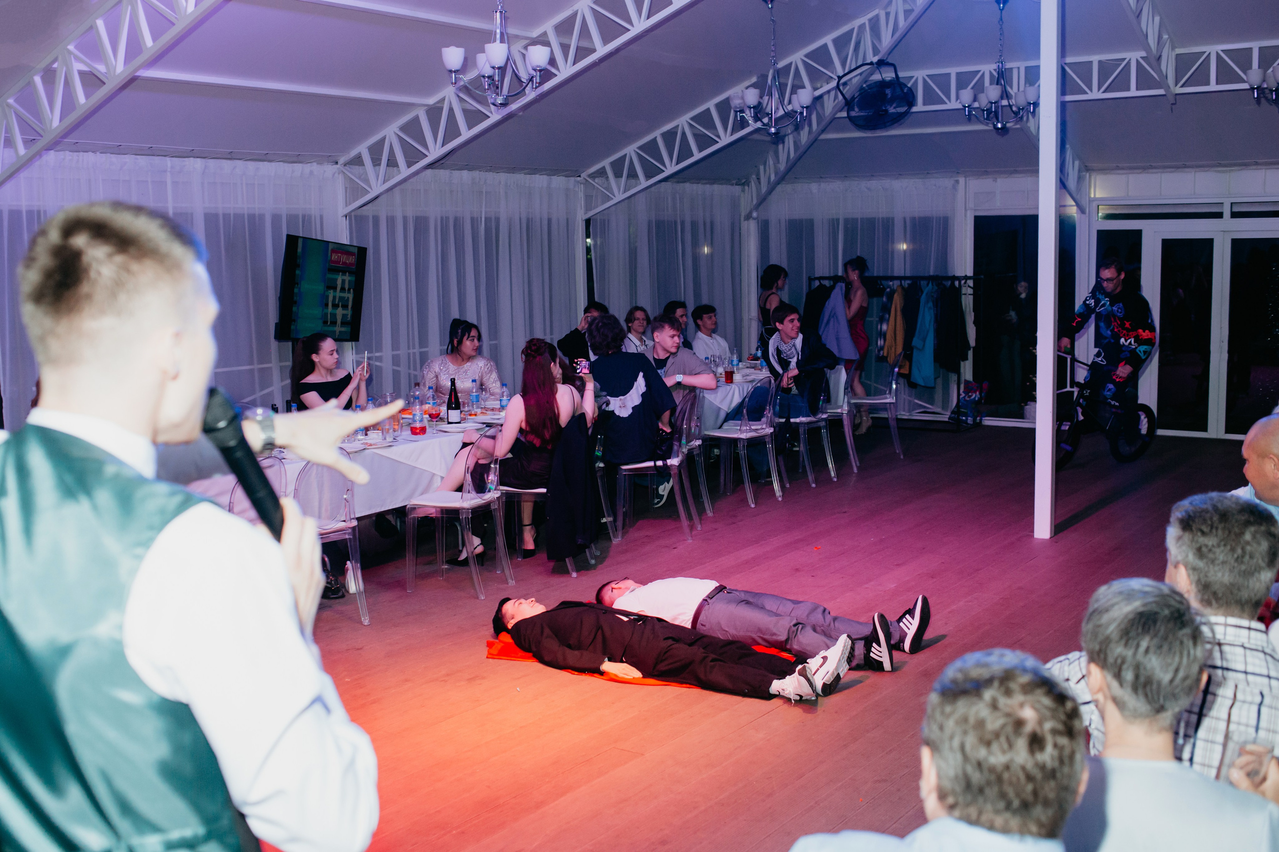 Выпускной 2025 (41 школа) 11 класс. Фотограф в Челябинске Ополихина Анна