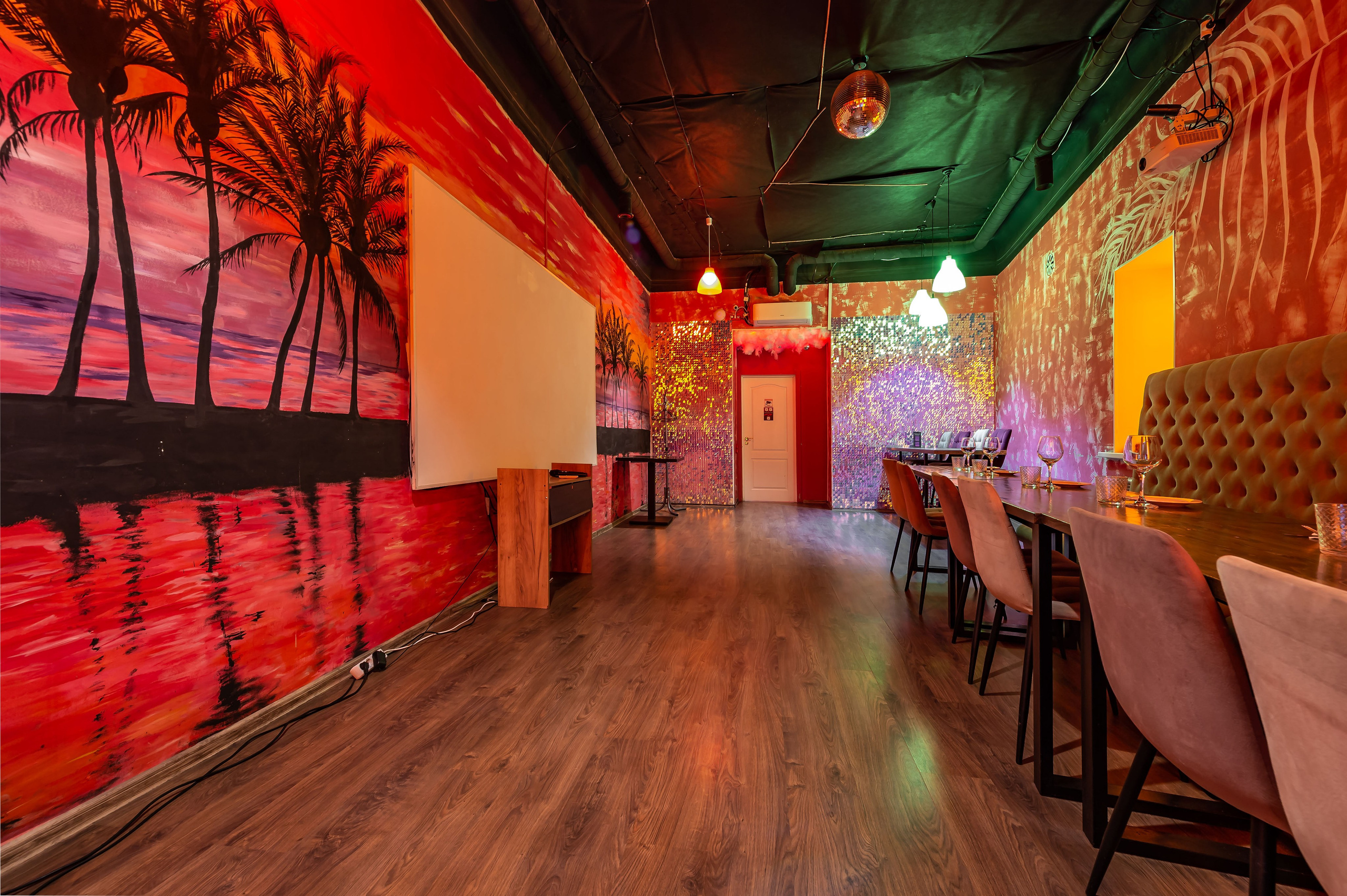 Майами. Аренда лофта в СПб для мероприятий