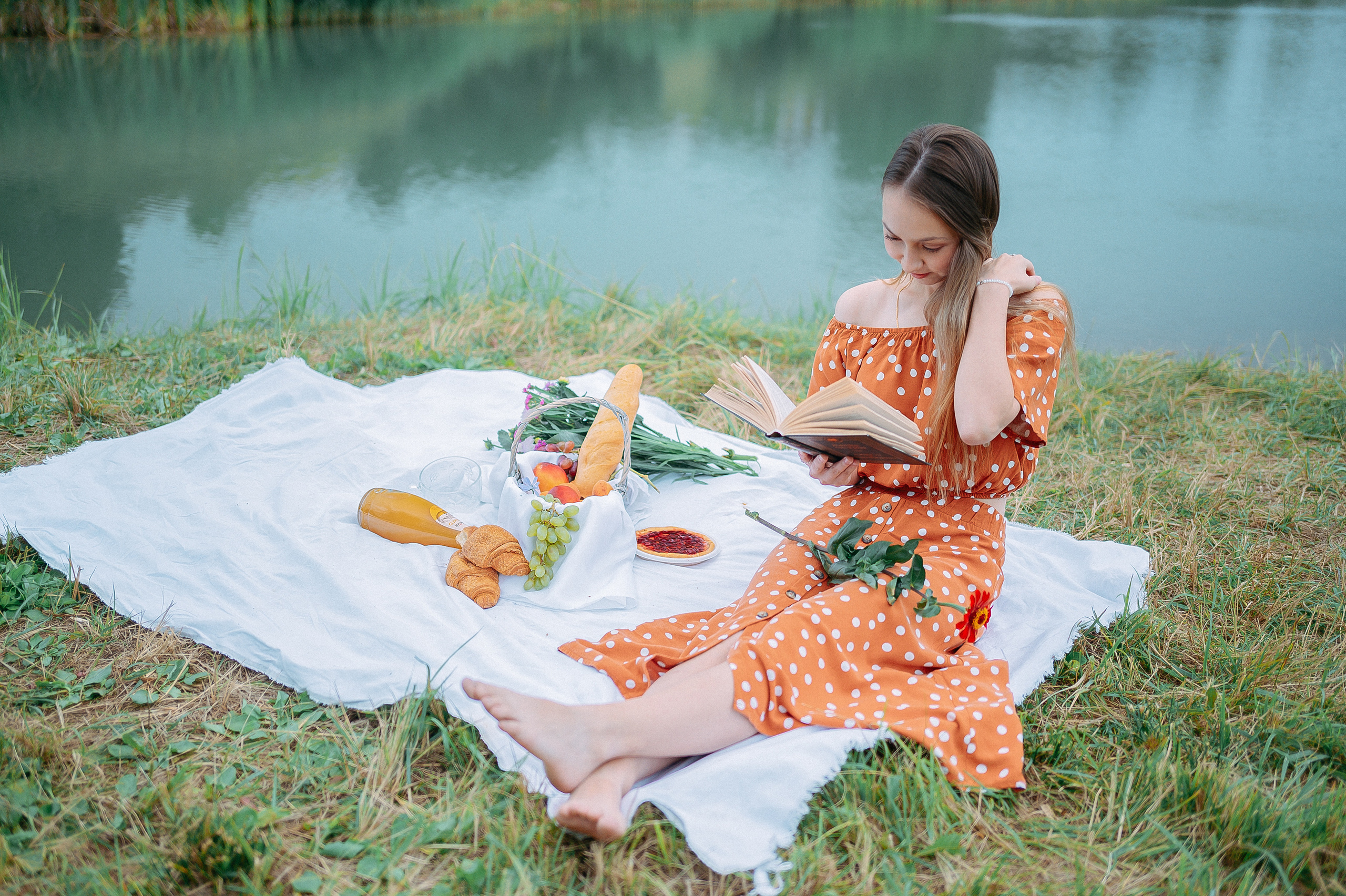 Август, Джейн Остин, Ксения Сергеевна и круассаны. Фотограф Александр Золотых