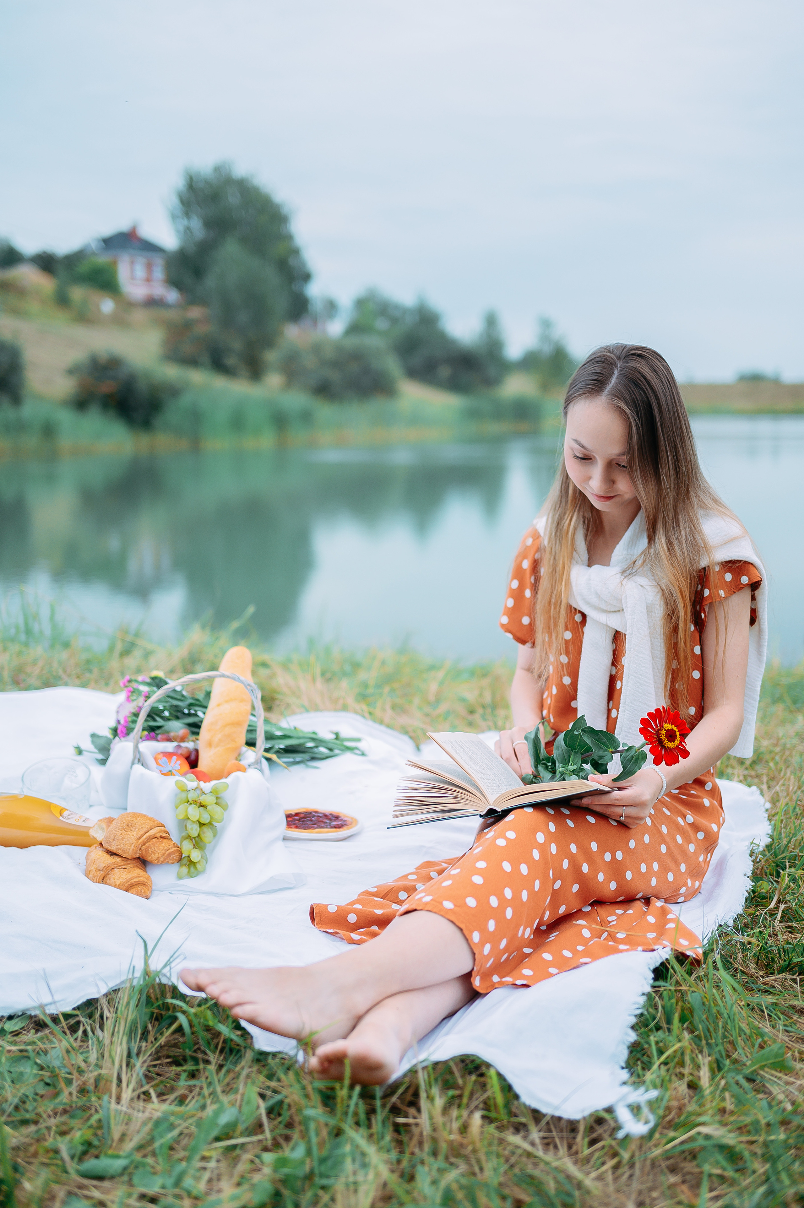 Август, Джейн Остин, Ксения Сергеевна и круассаны. Фотограф Александр Золотых