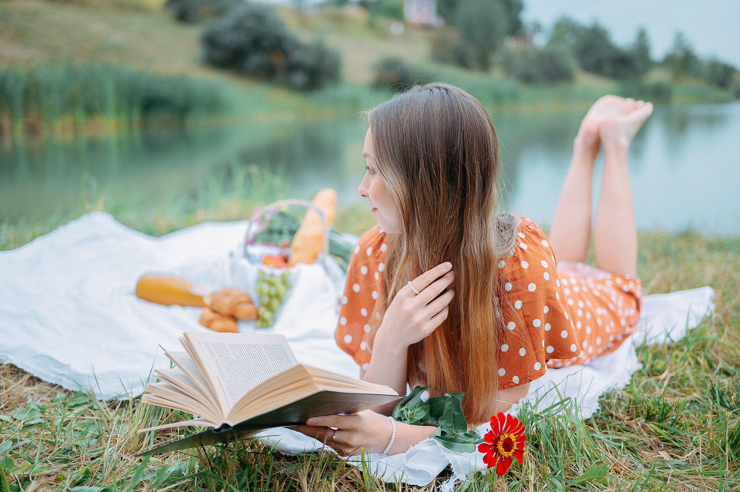 Август, Джейн Остин, Ксения Сергеевна и круассаны. Фотограф Александр Золотых
