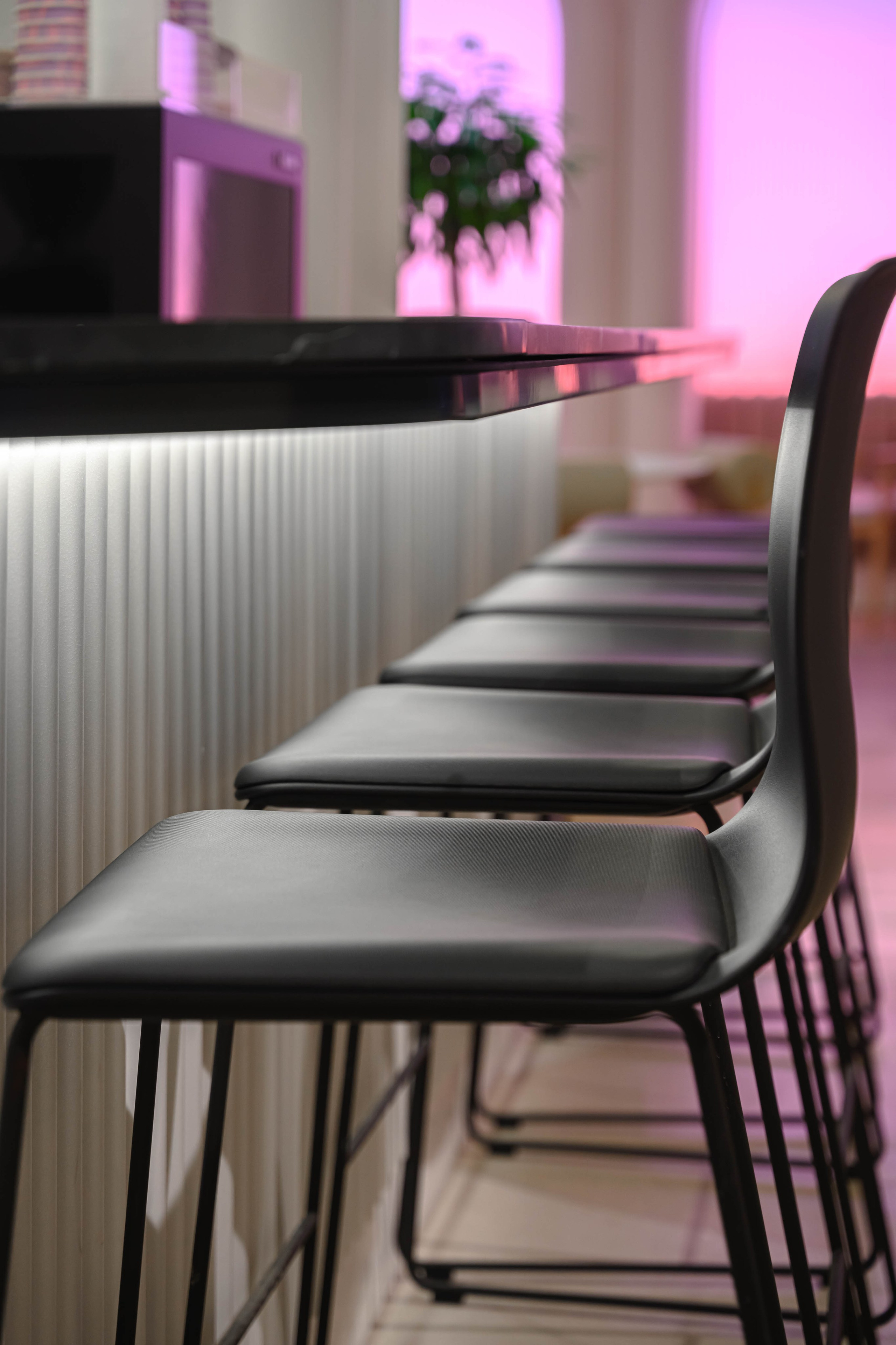 Фотосъемка мебели кофейни в холле аппартаментов Well. Интерьерный и репортажный фотограф в Санкт-Петербурге