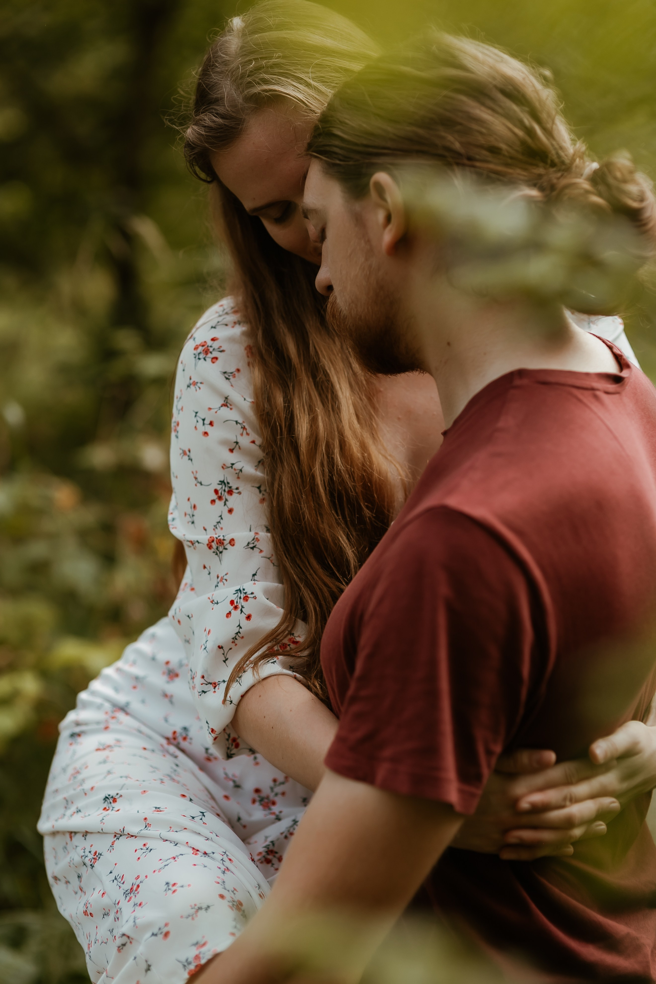 Атмосферная съемка Маши и Лёши в лесу наедине с природой. Свадебный и репортажный фотограф в Ярославле и Санкт-Петербурге Роман Микрюков