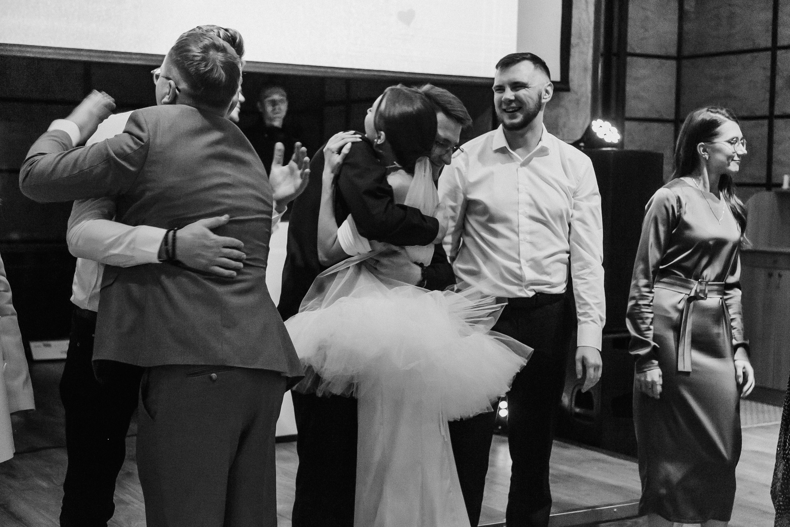 Свадебная осенняя фотосессия Ивана и Лидии в городе. Свадебный и репортажный фотограф в Ярославле и Санкт-Петербурге Роман Микрюков