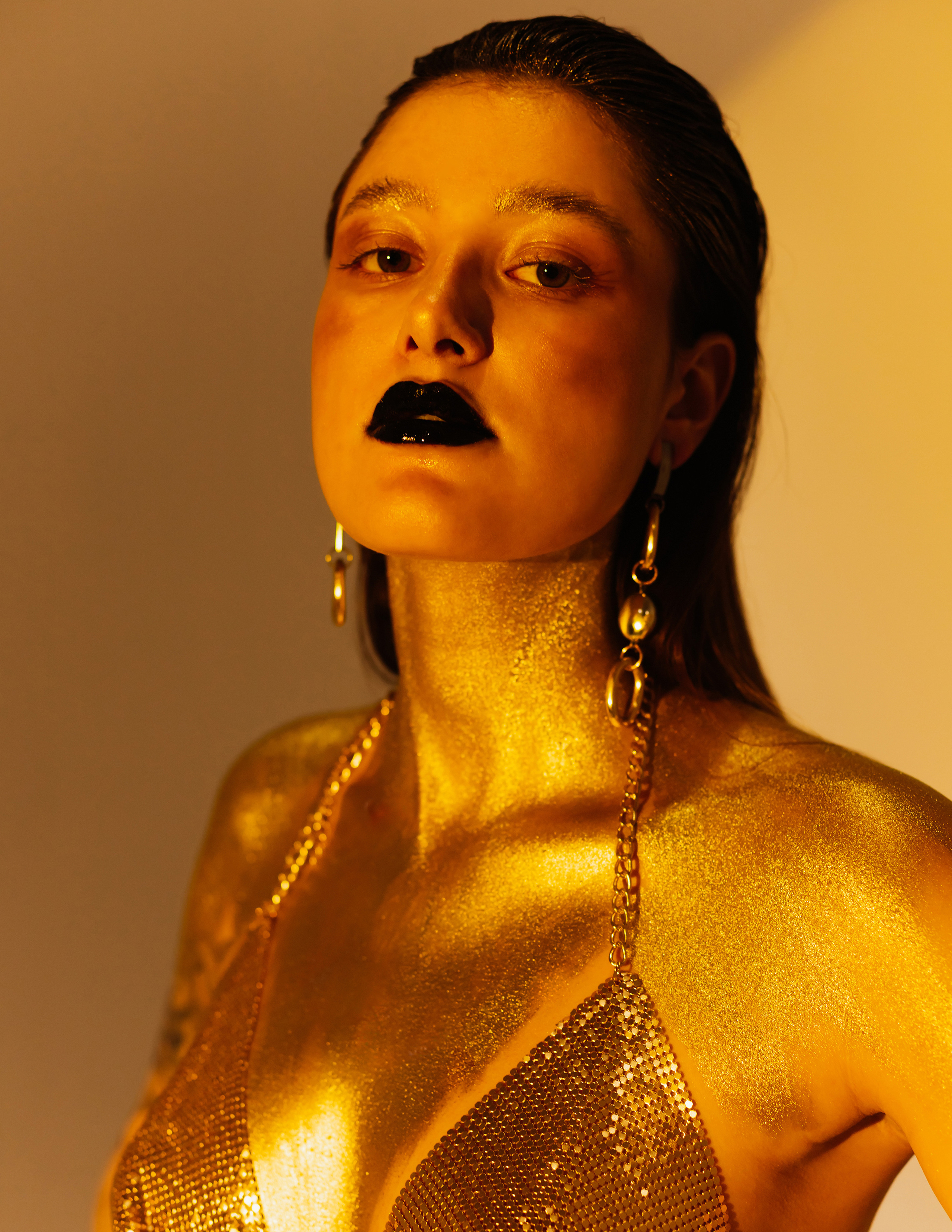 She was made of Gold. Главная