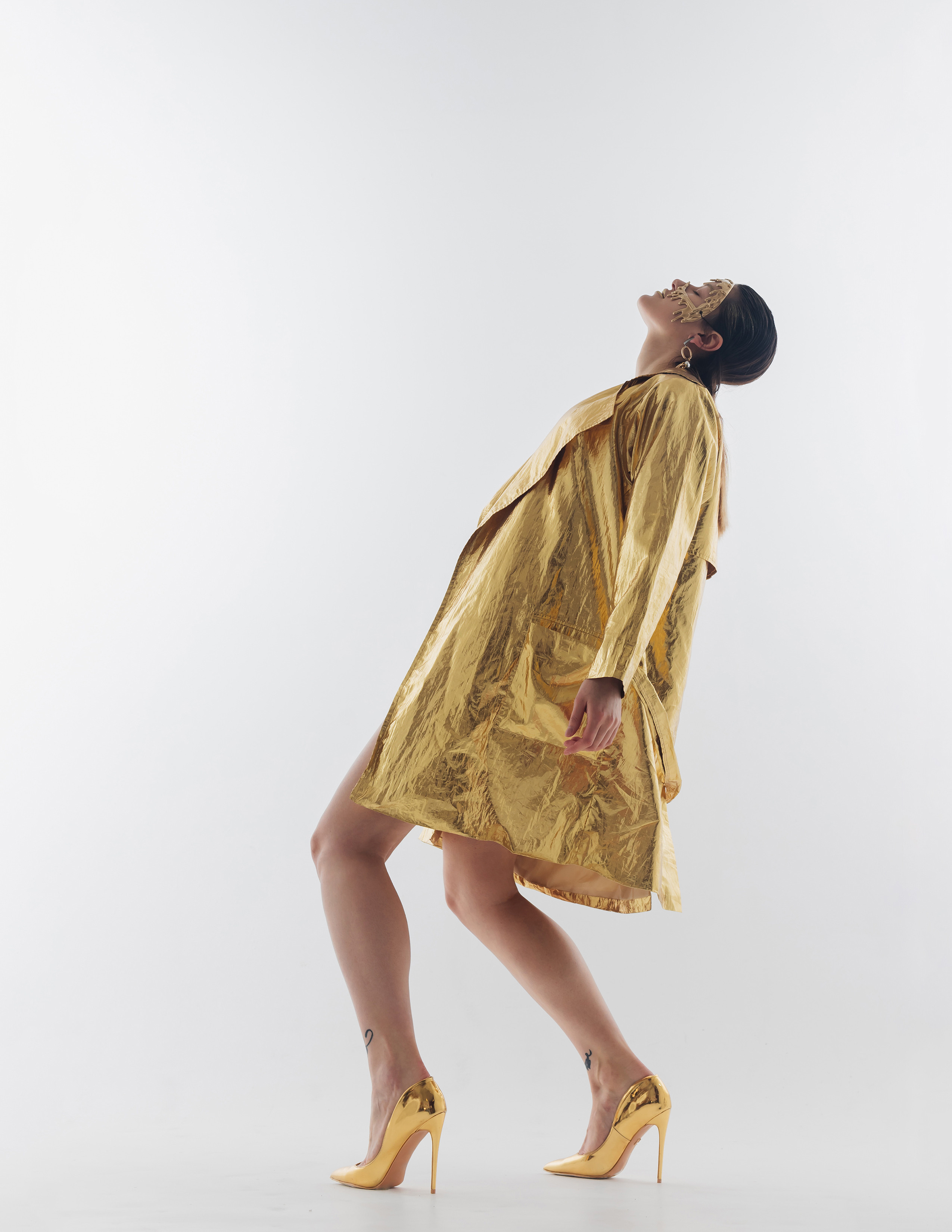 She was made of Gold. Главная