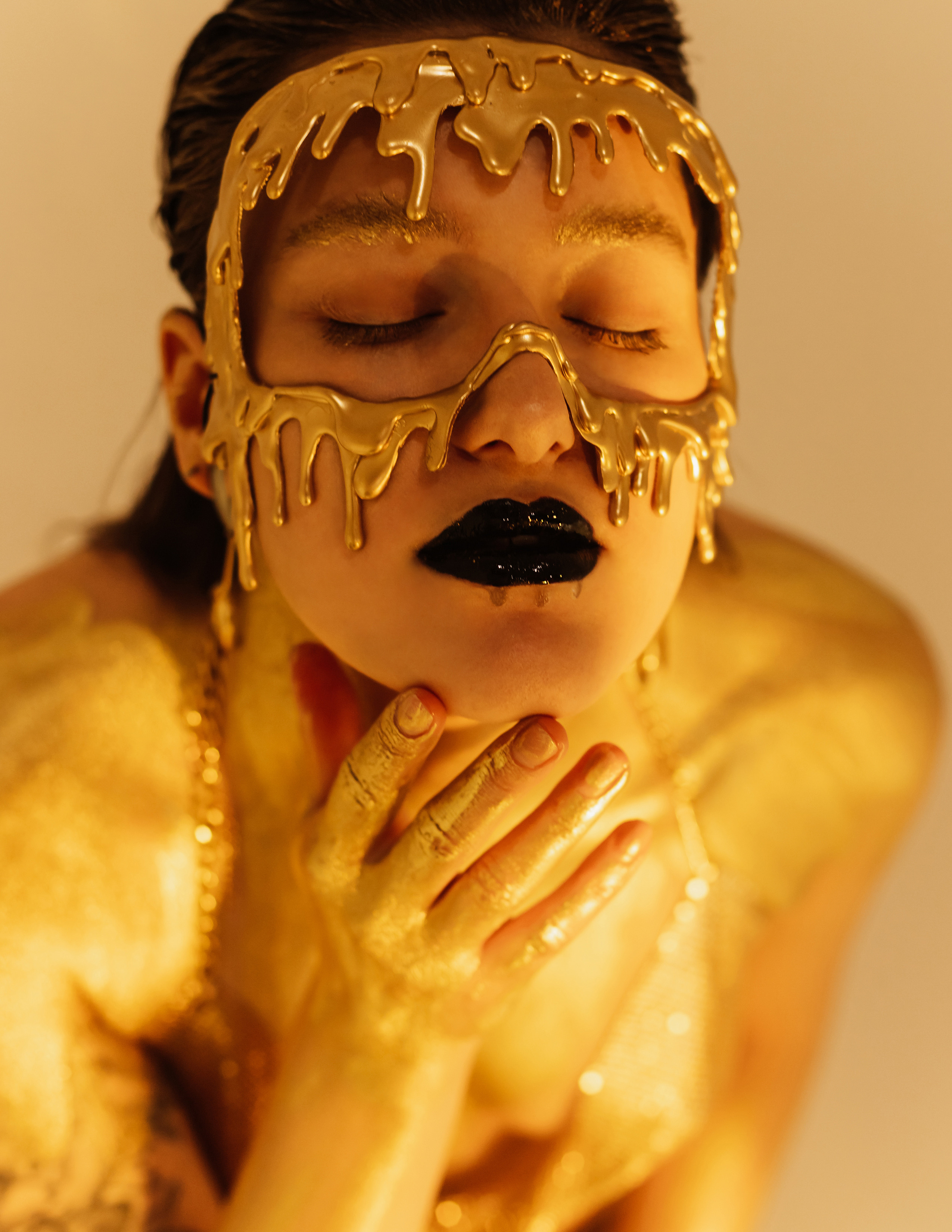 She was made of Gold. Главная