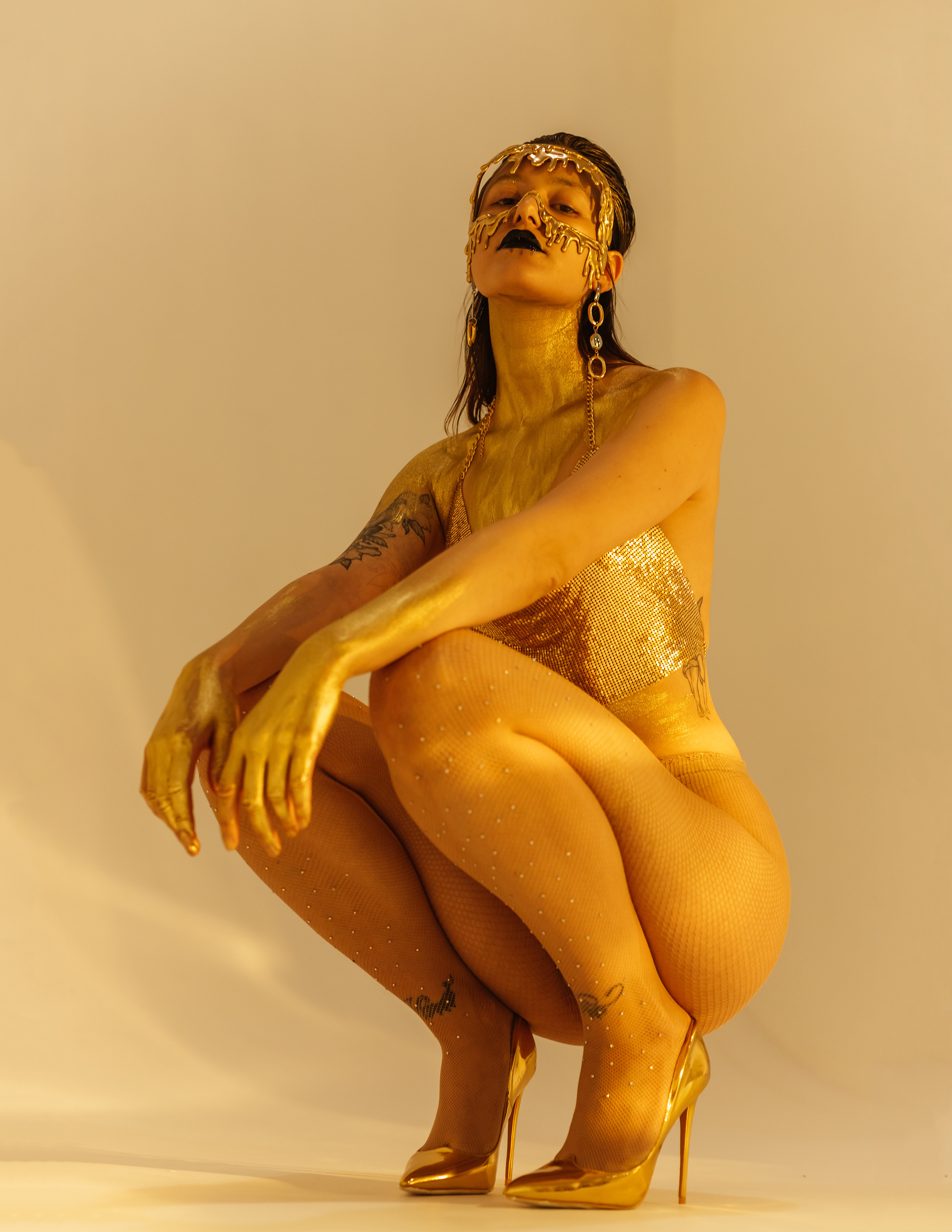 She was made of Gold. Главная