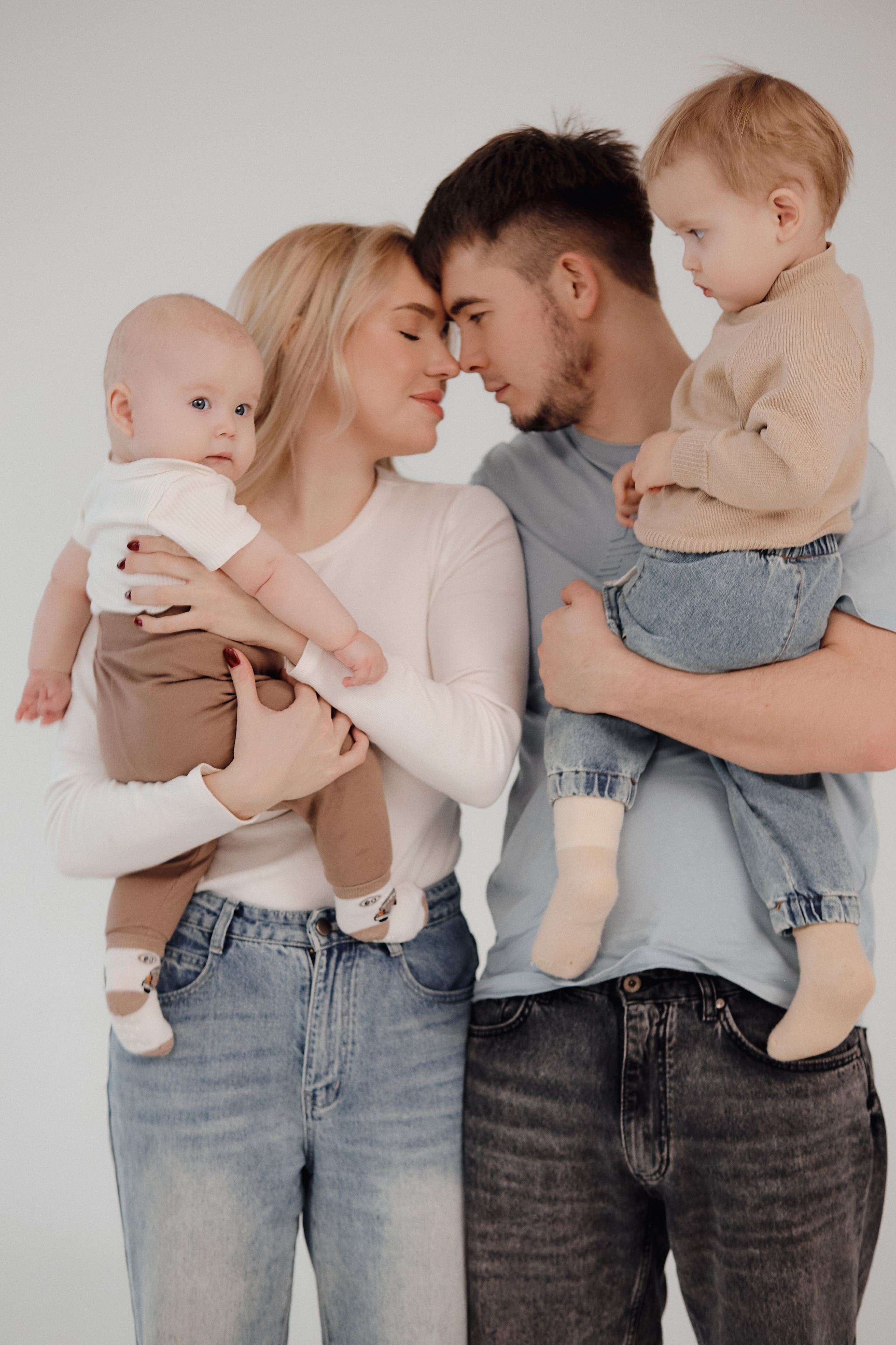 Кирилл, Ксения, Степан и Макарик. Свадебный фотограф Чайковский