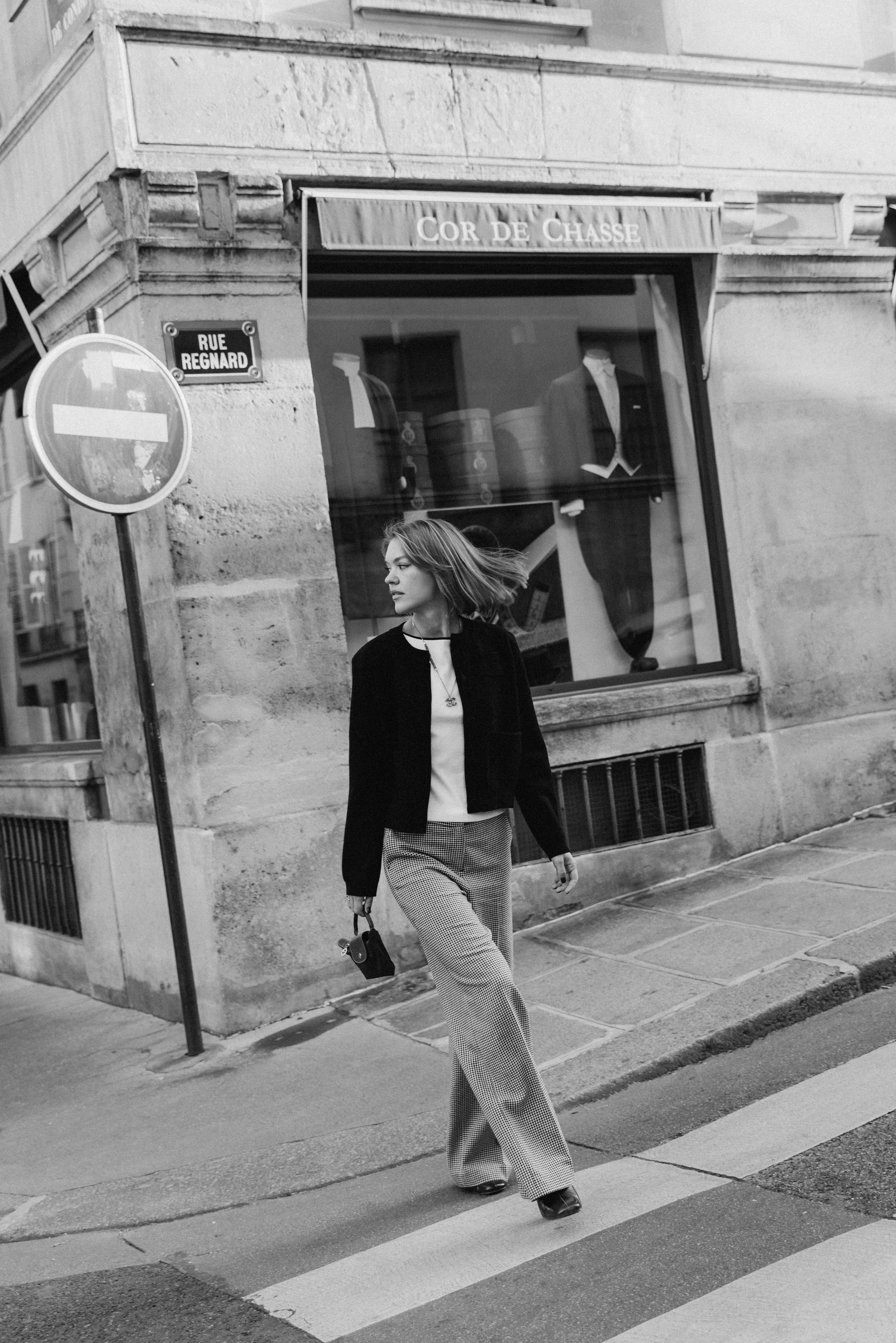 September sun. Photographer in Paris