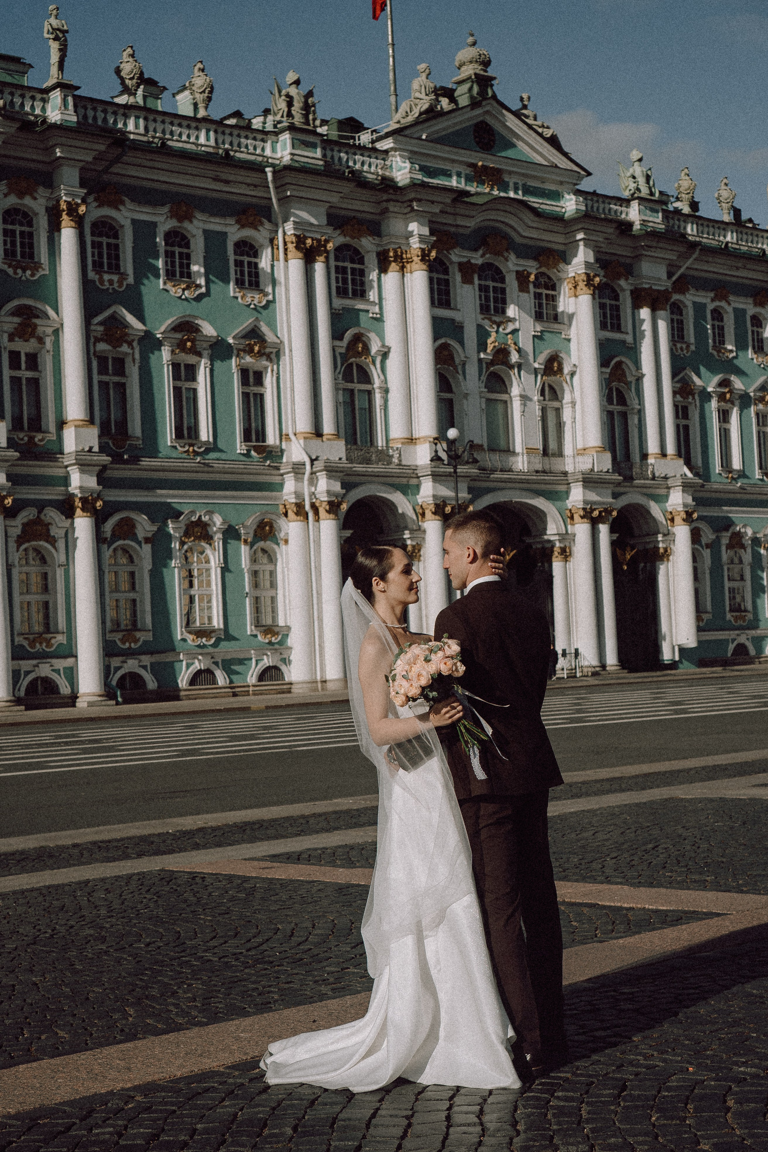 СВАДЕБНАЯ ПРОГУЛКА В САНТК-ПЕТЕРБУРГЕ (ИСАКИЕВСКИЙ СОБОР, ЗИМНЯЯ КАНАВКА, ЭРМИТАЖ И БОЛЬШАЯ МОРСКАЯ УЛИЦА). Профессиональный фотограф, Санкт-Петербург — Виктория Богомолова