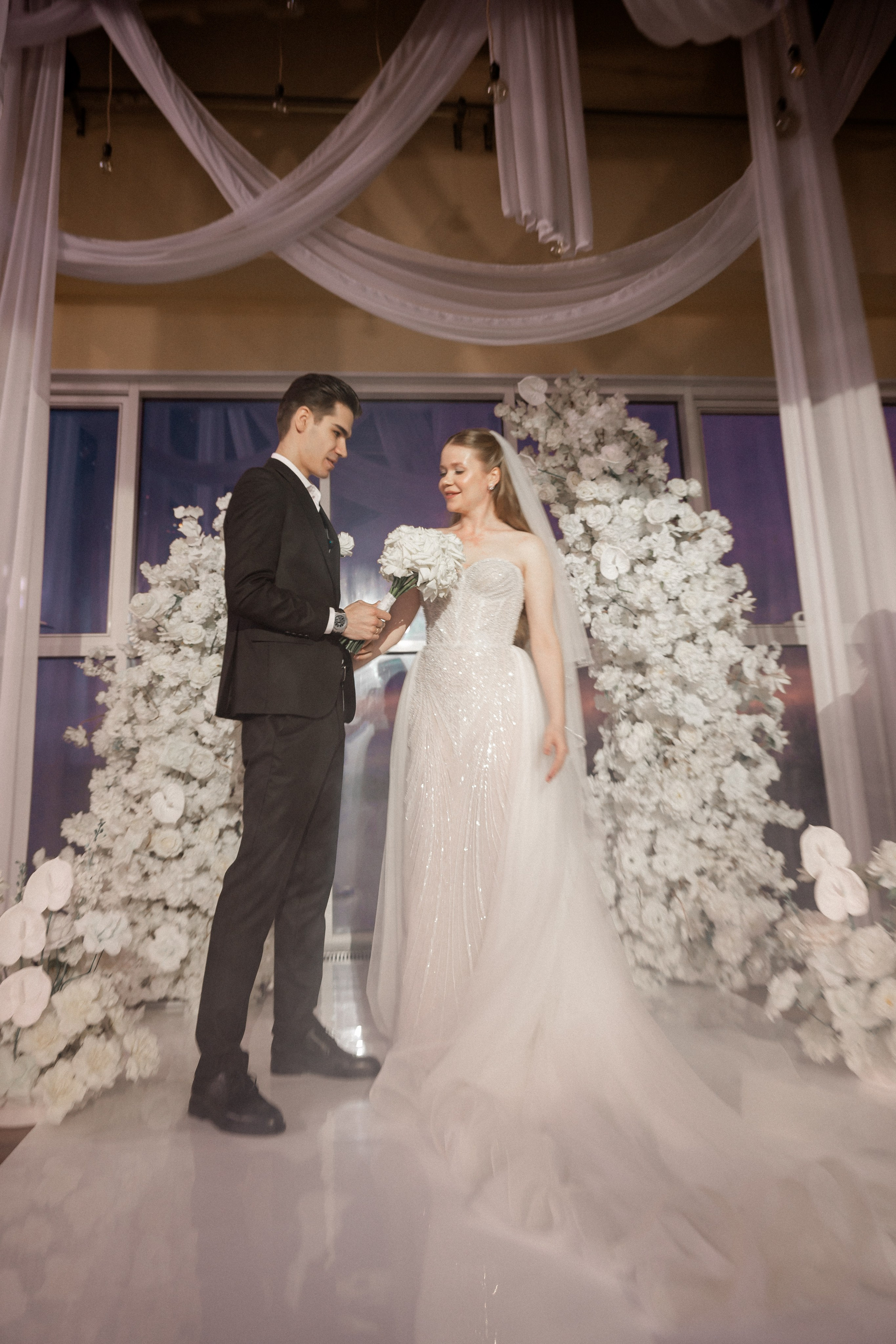 СВАДЕБНАЯ СЬЕМКА СБОРОВ В ОТЕЛЕ И ВЫЕЗД НА ЦЕРЕМОНИЮ (СНЯТО В СИБИРЕ В НИЖНЕВАРТОВСКЕ). Профессиональный фотограф, Санкт-Петербург — Виктория Богомолова