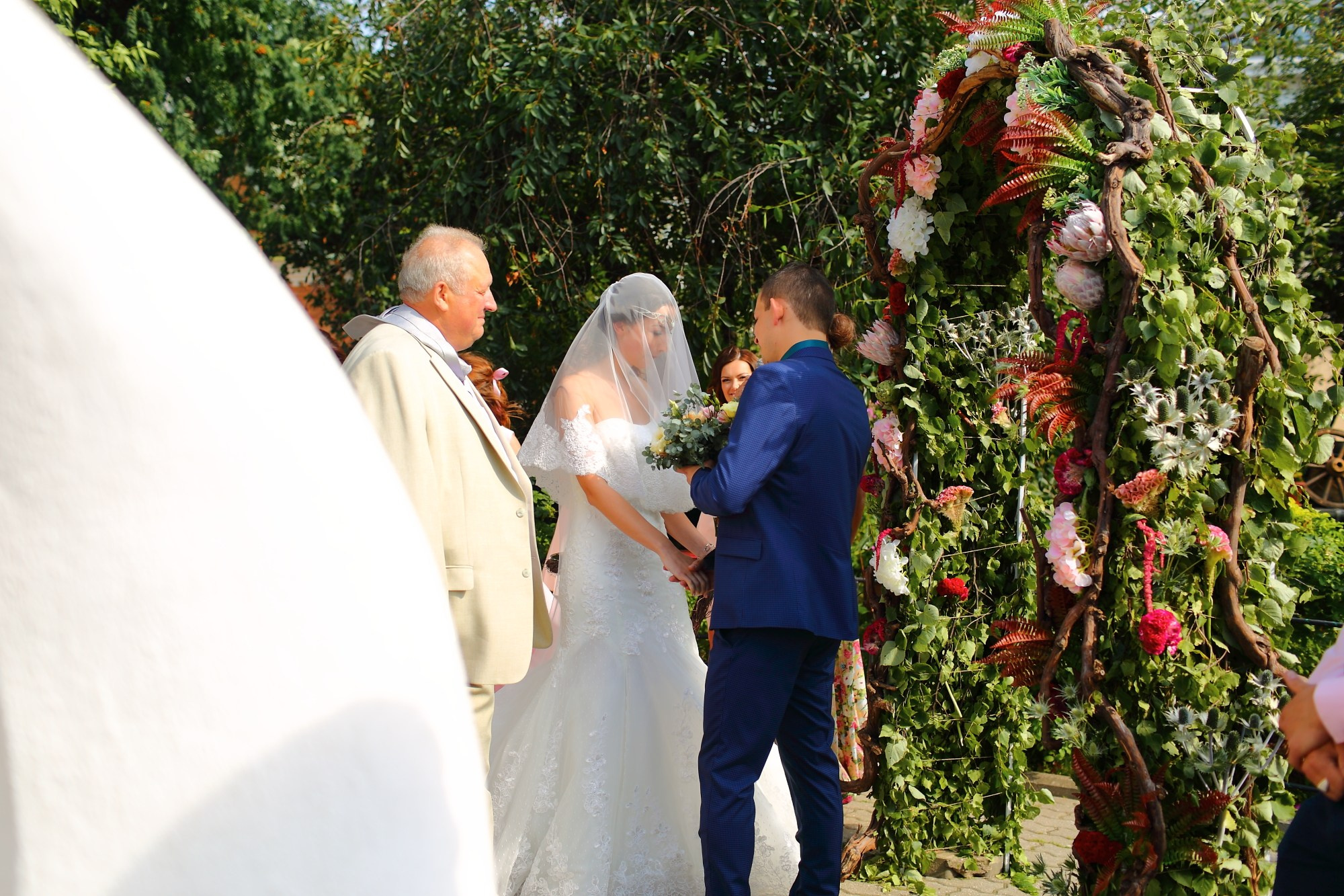 Выездная регистрация в красивом месте в Ярославле. Свадебный и репортажный фотограф в Ярославле и Санкт-Петербурге Роман Микрюков