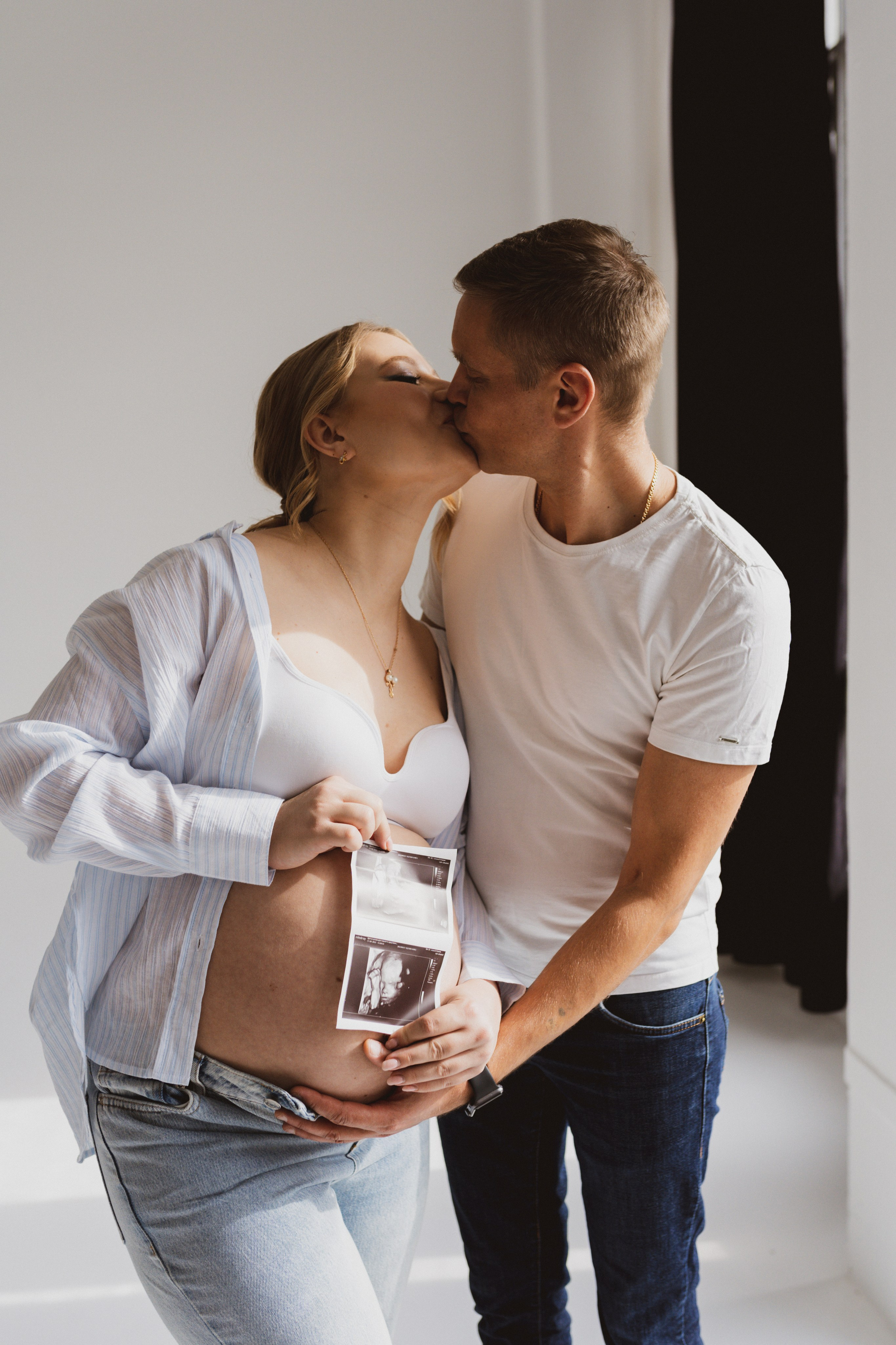 Семейная фотосессия в студии в Москве, семейный фотограф Анна Полушина. Свадебный фотограф в Москве Анна Полушина