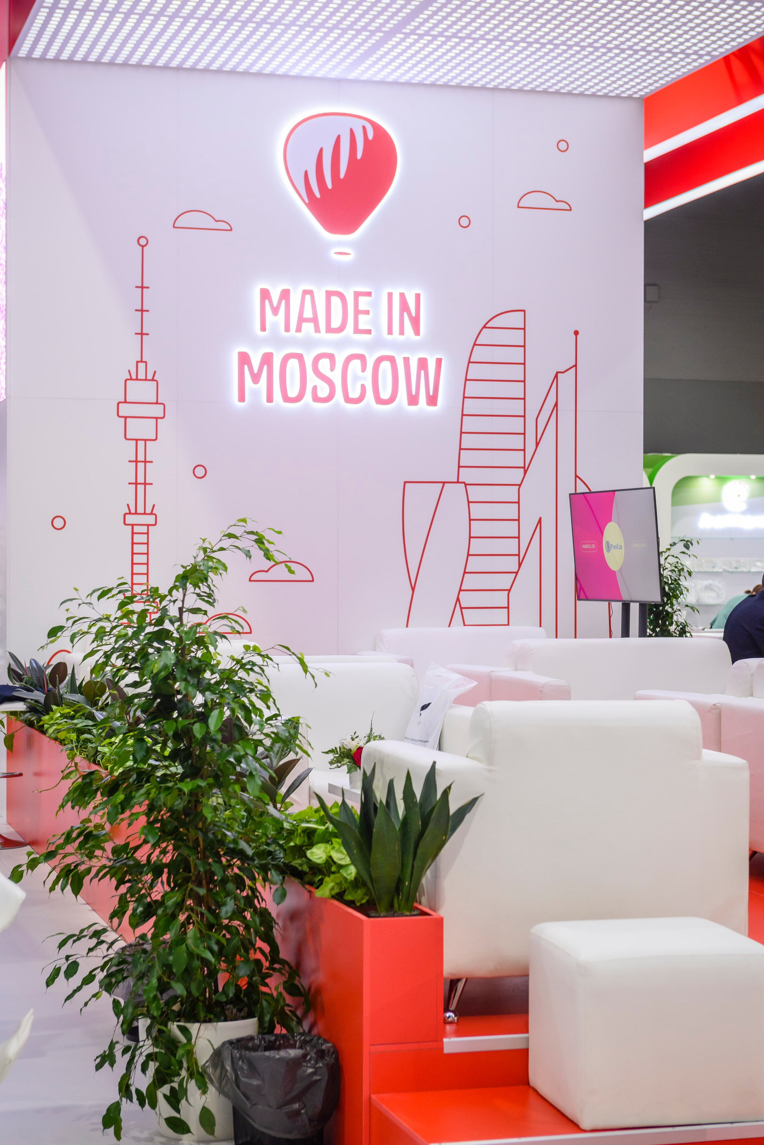 Съемка стендов на выставке KIHE 2024. Интерьерный и репортажный фотограф в Алматы