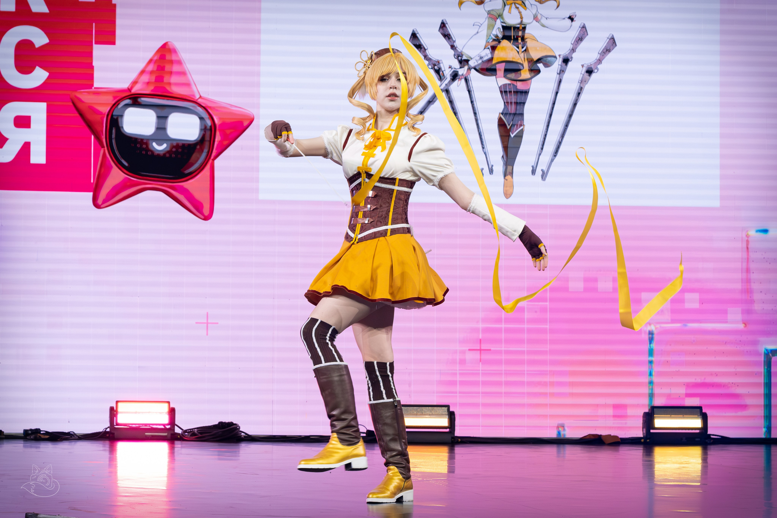 Сцена РЭД ЭКСПО 2024. Косплей фотограф