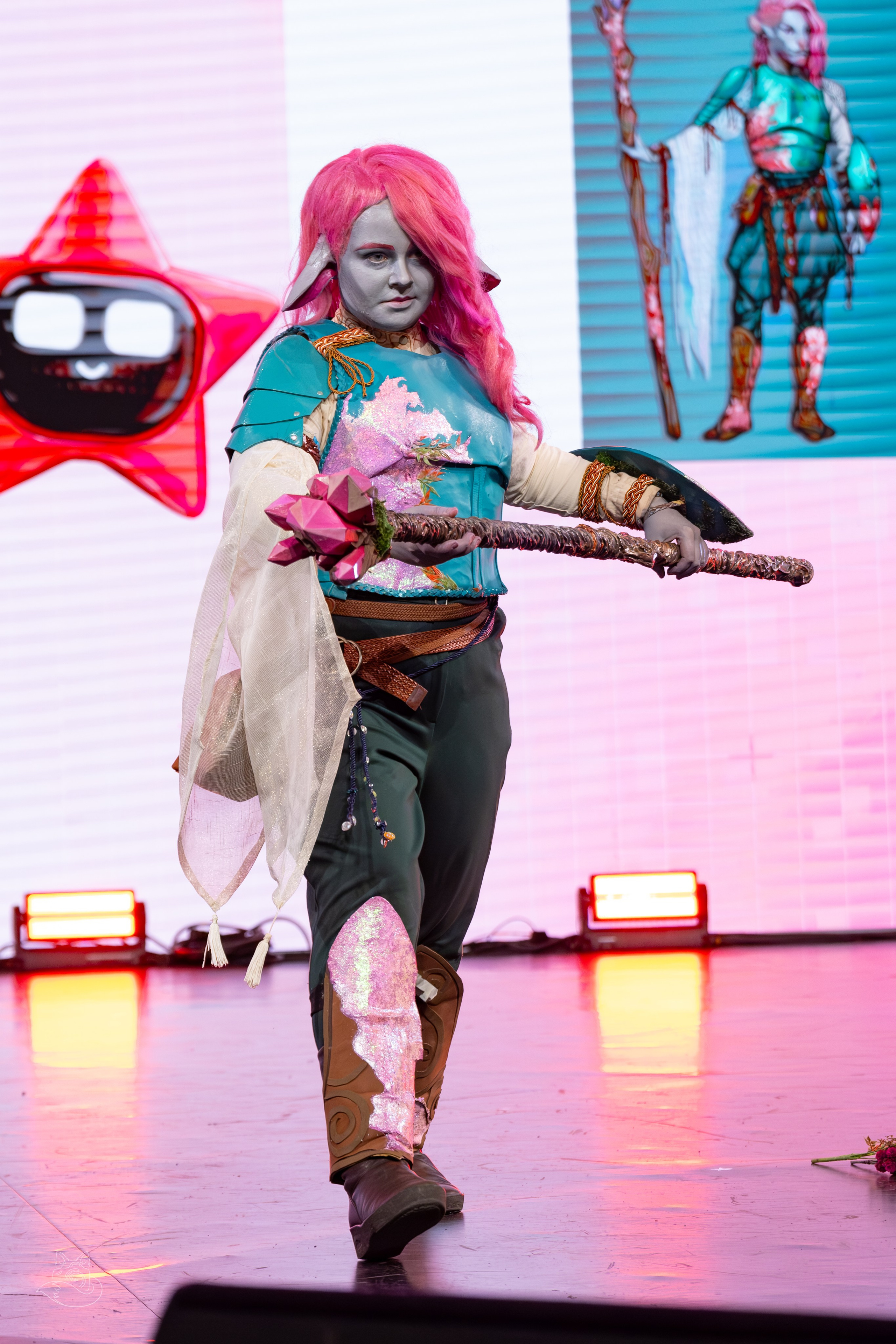 Сцена РЭД ЭКСПО 2024. Косплей фотограф