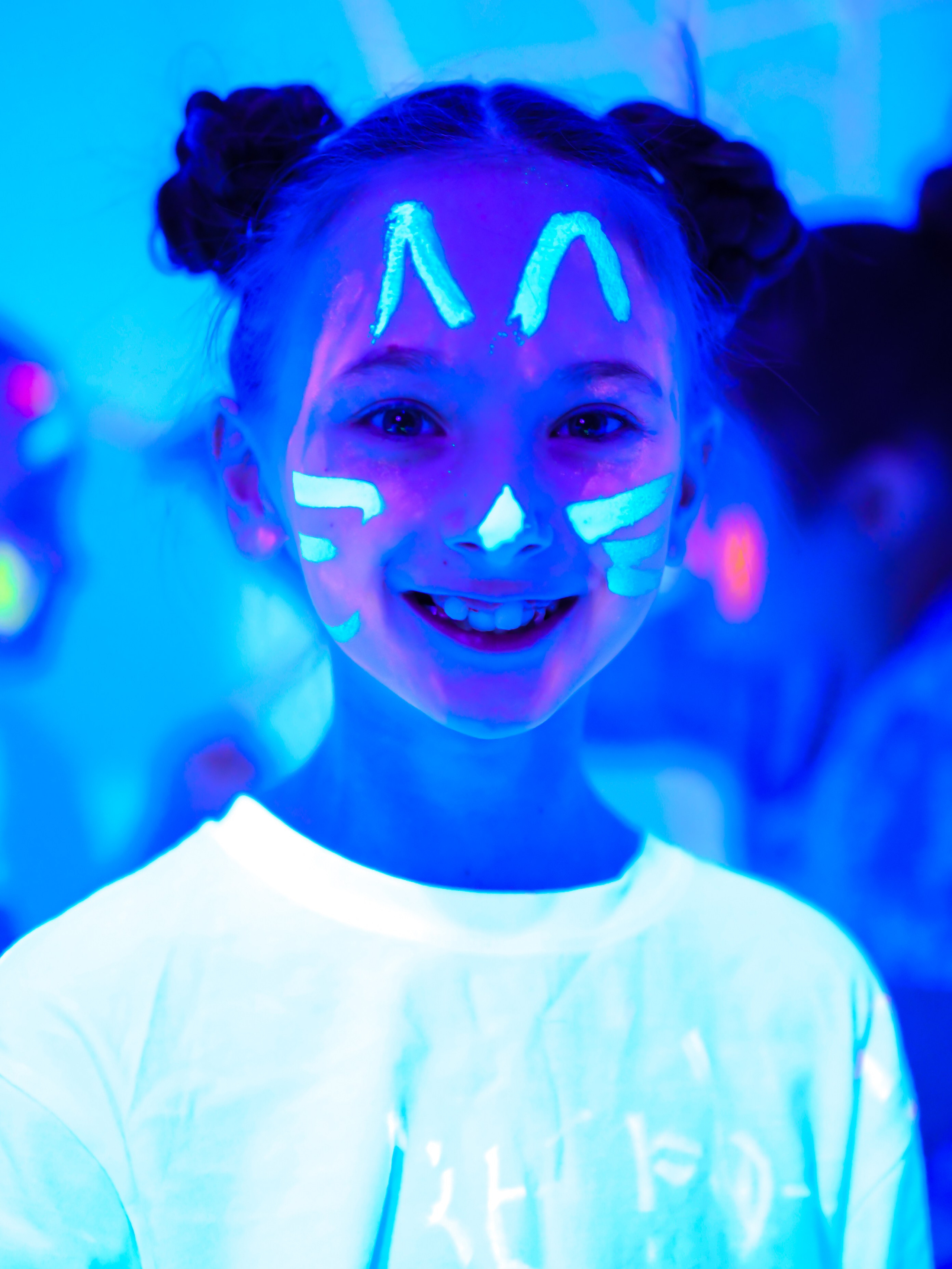 Неоновое рисование. Kids Point Saratov
