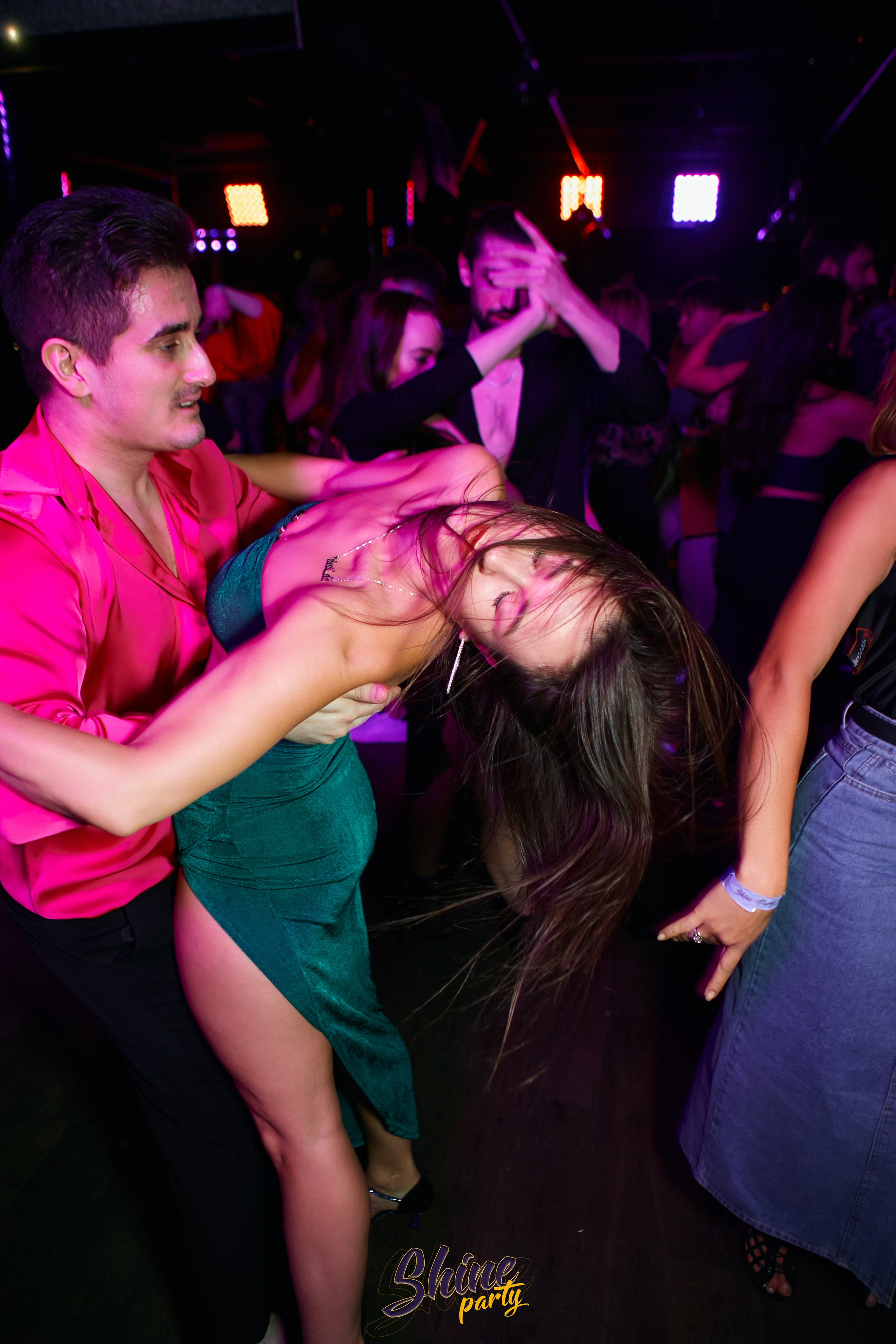 Shine party bachata. Свадебный фотограф