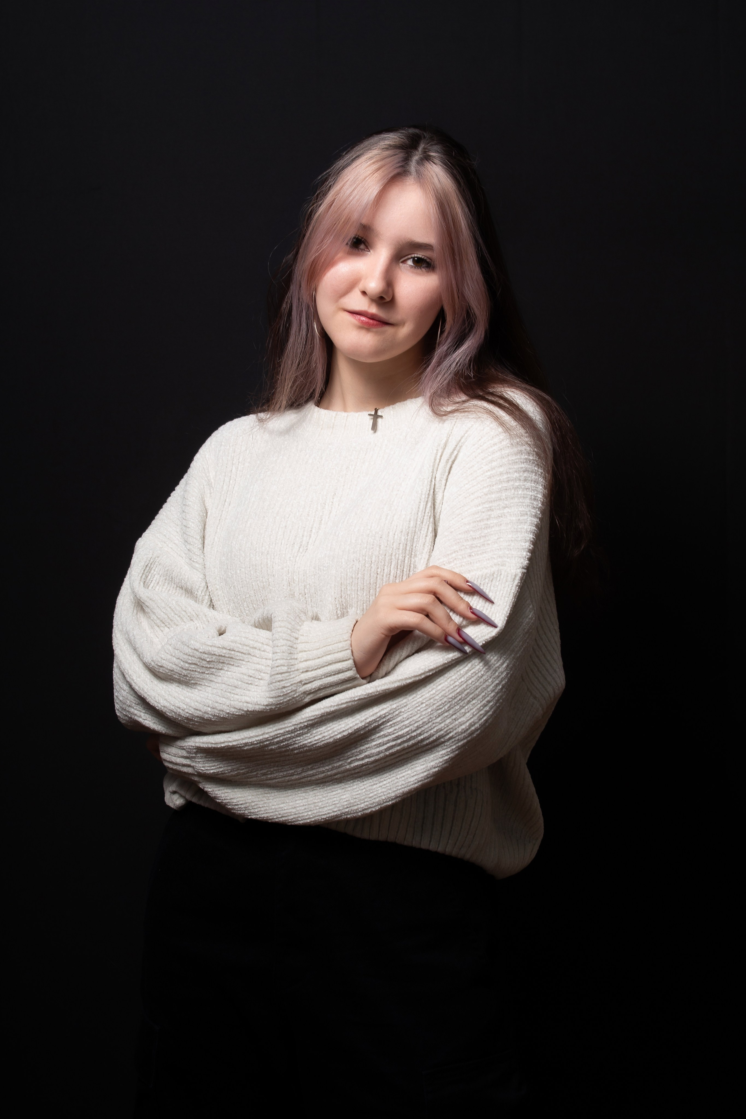 Портретная фотосессия для учеников 9 класса на чёрном фоне | Школьный фотограф Николай Богатырёв | Твой альбом / Твои правила. ТВОЙ АЛЬБОМ / ТВОИ ПРАВИЛА