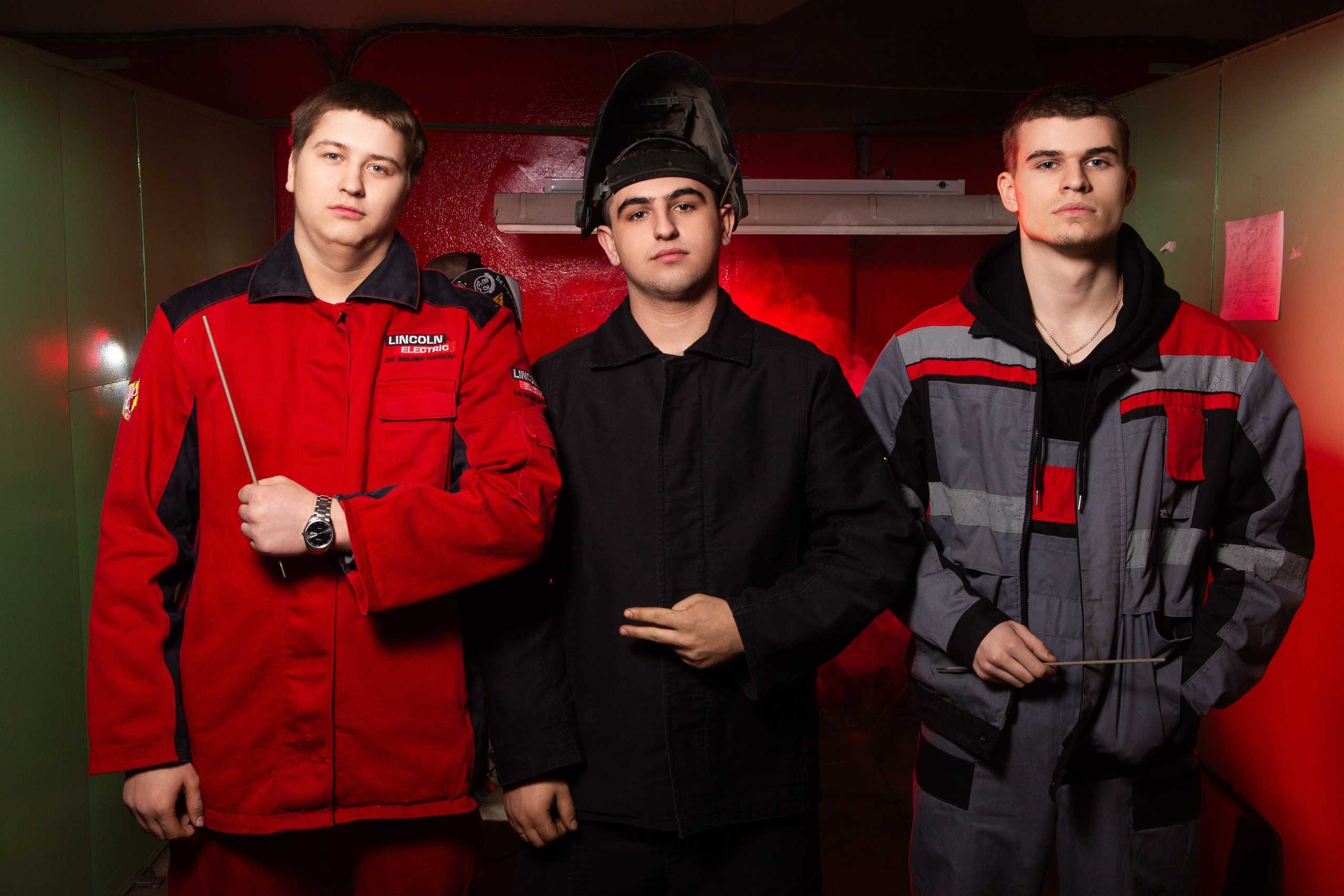 Фотосессия в Цеху для Выпускников Сварочного Производства | Твой Альбом Мценск. ТВОЙ АЛЬБОМ / ТВОИ ПРАВИЛА