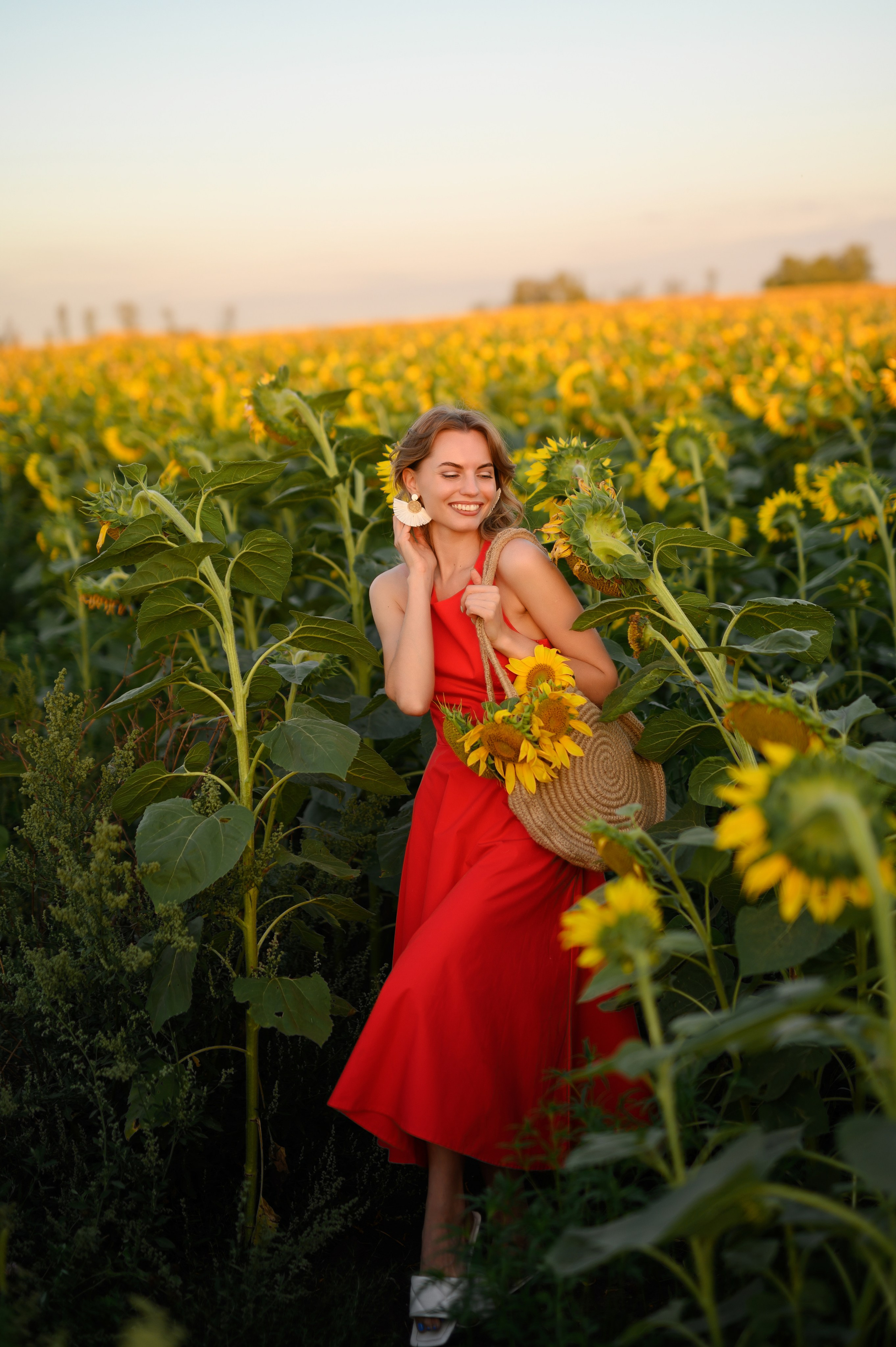 Анна | съемка в подсолнухах. Фотограф в Краснодаре Скубицкая Альбина