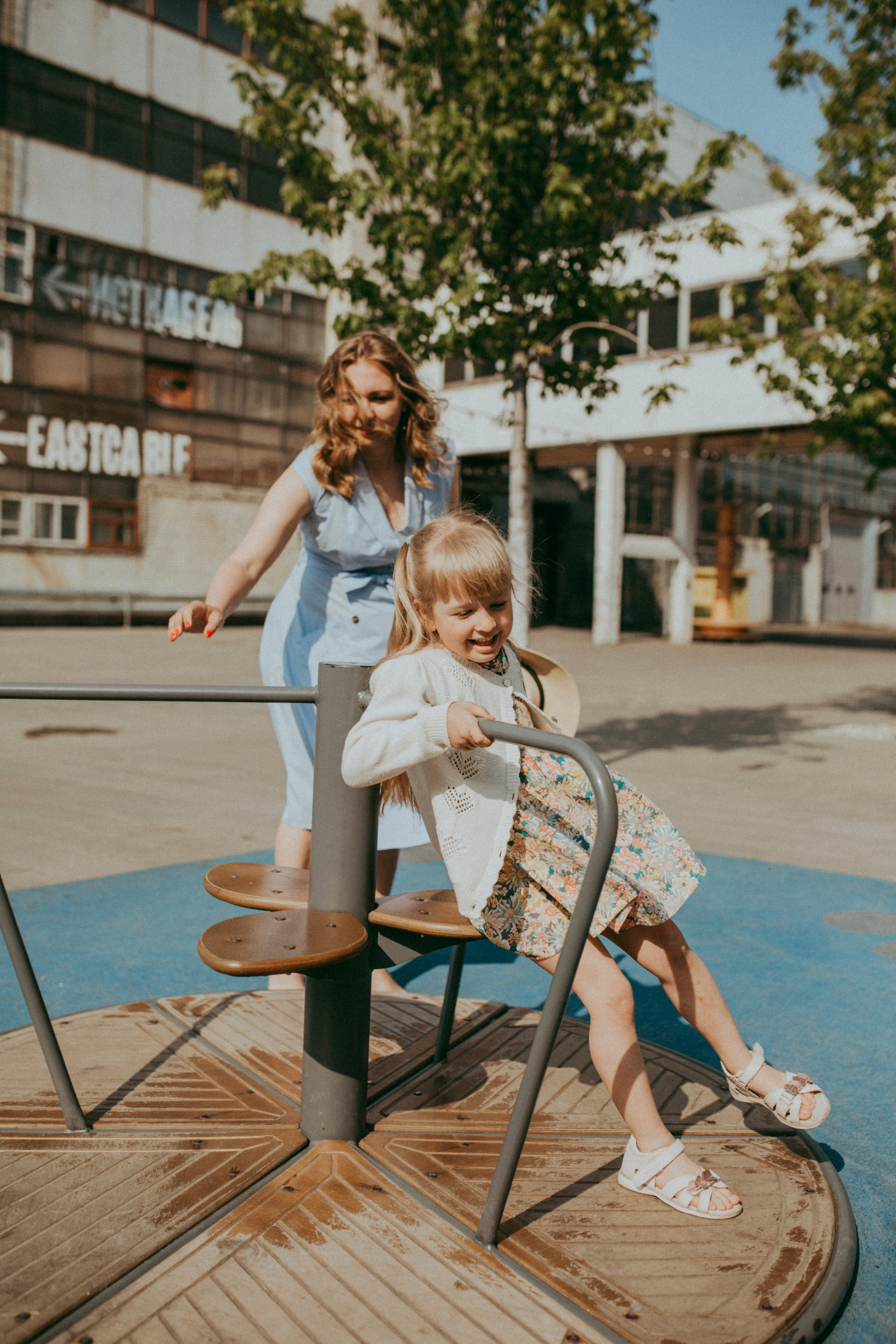 Наташа и Стеша. Севкабель. Семейный фотограф Санкт-Петербург Елена Корытцева