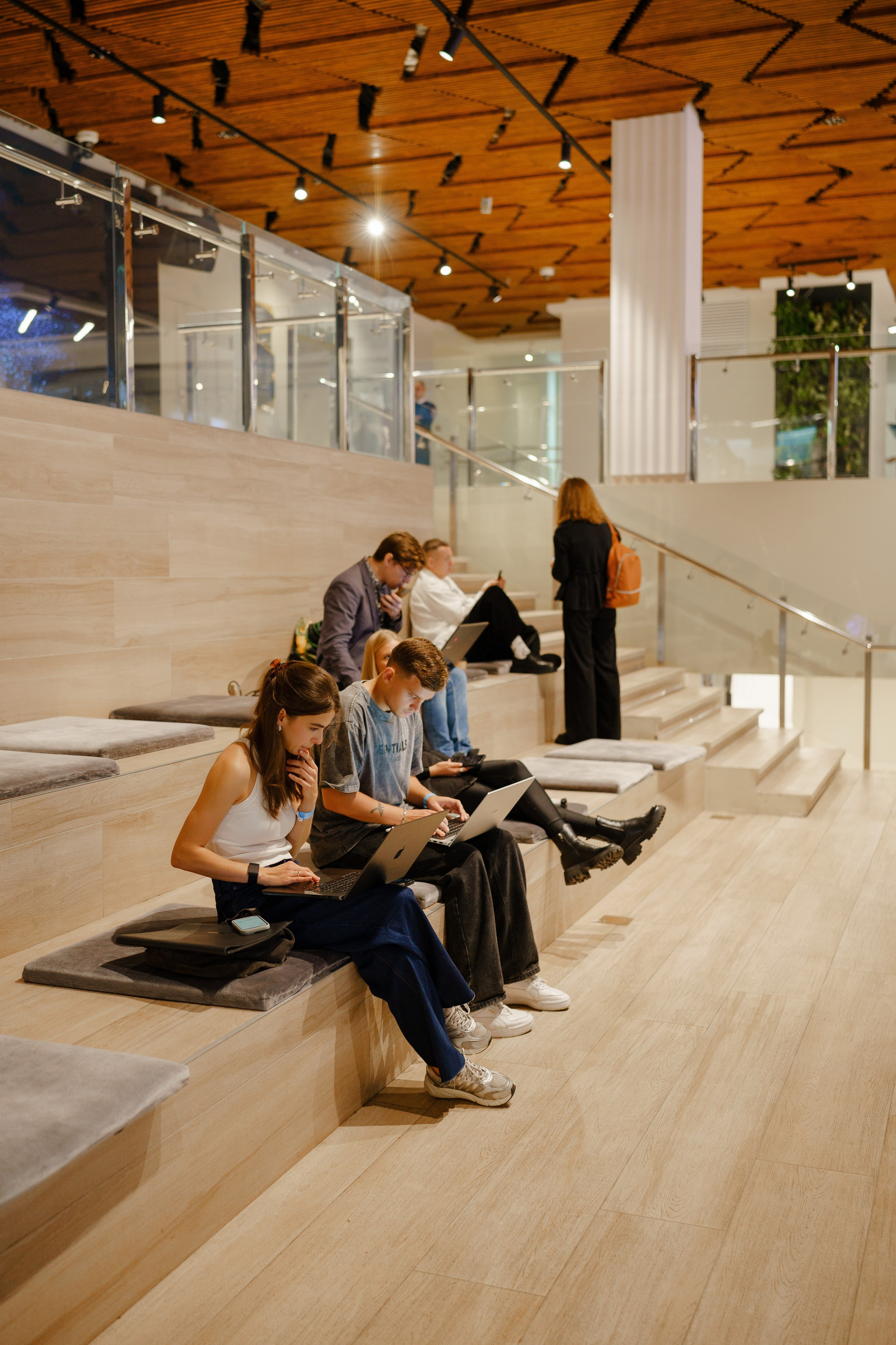 Репортажный фотограф на конференцию в Москве. Репортажный фотограф в Москве Саша Дружинина