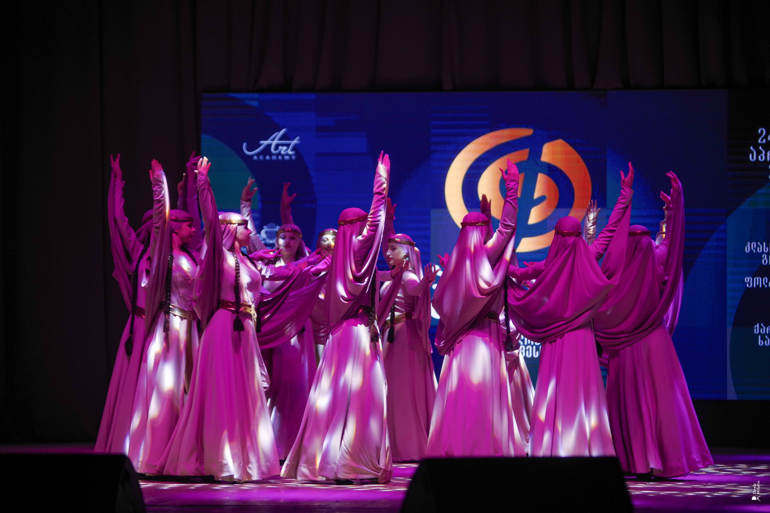 Танцы в Хоби. Портретный фотограф Денис Милютин