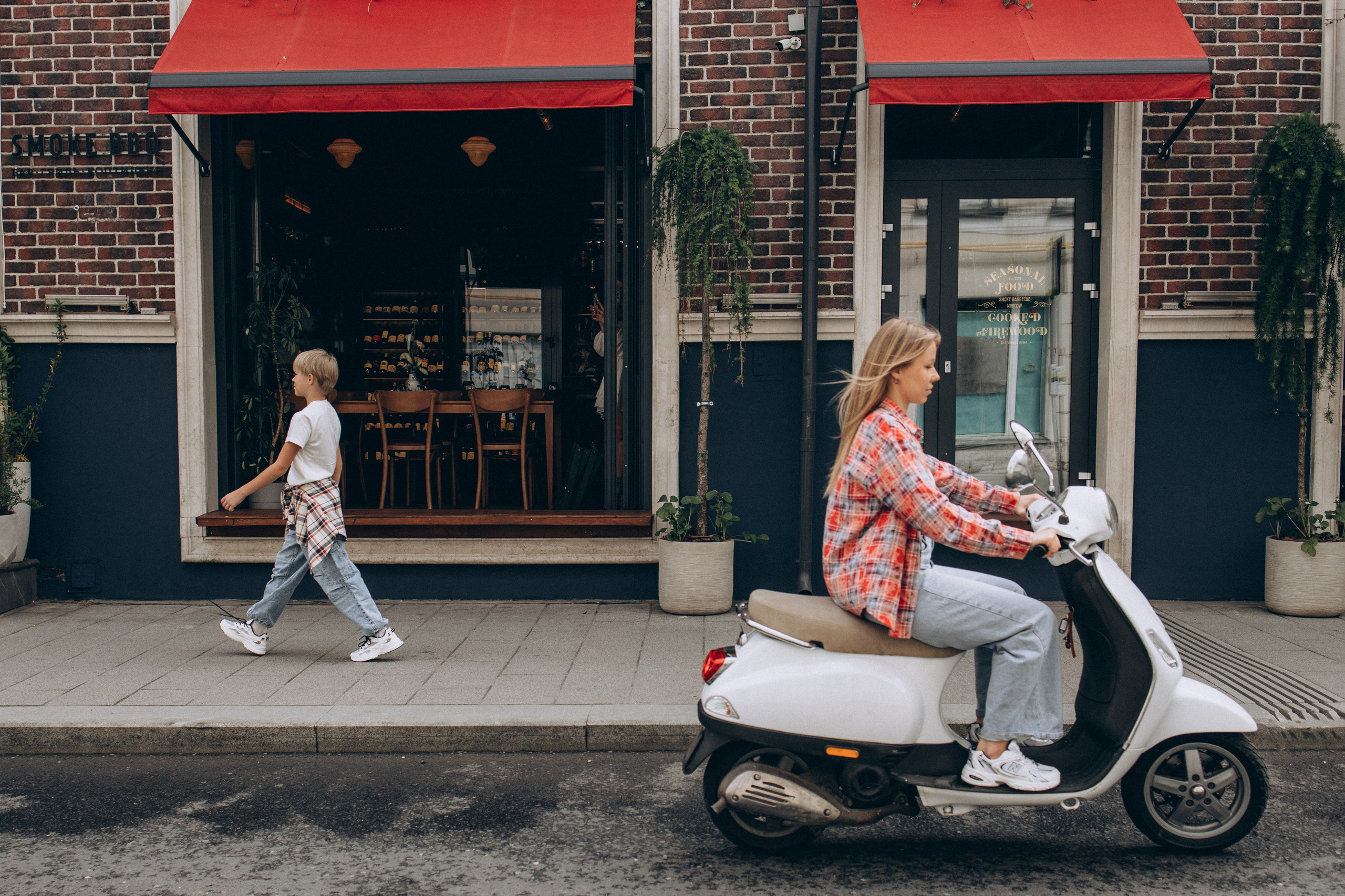 Фотосессия с мопедом в городе М. Семейный фотограф в Москве, Щелково, Фрязино _ Виктория Степанова