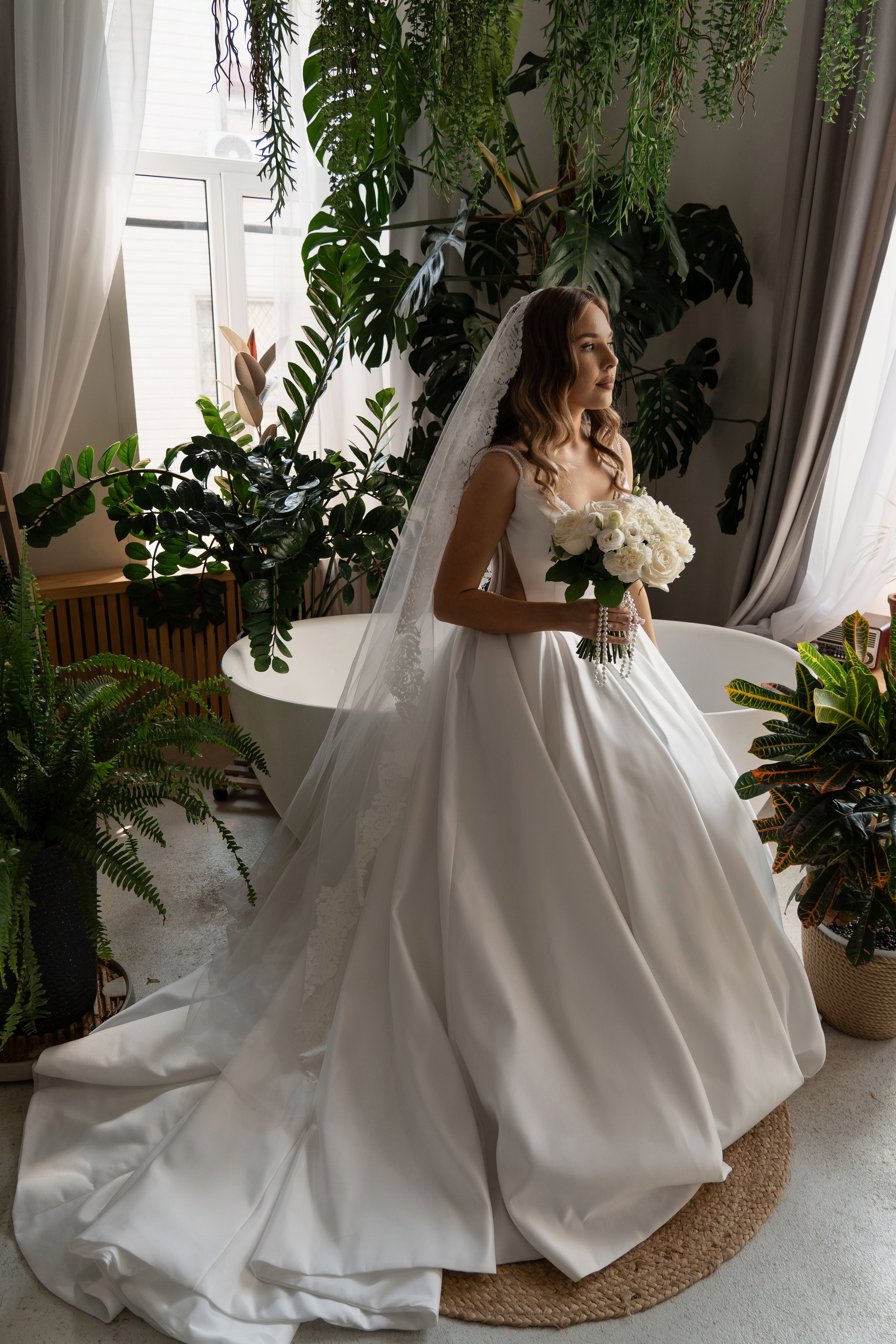 Свадебная фотосессия в интерьере, студия. Главная