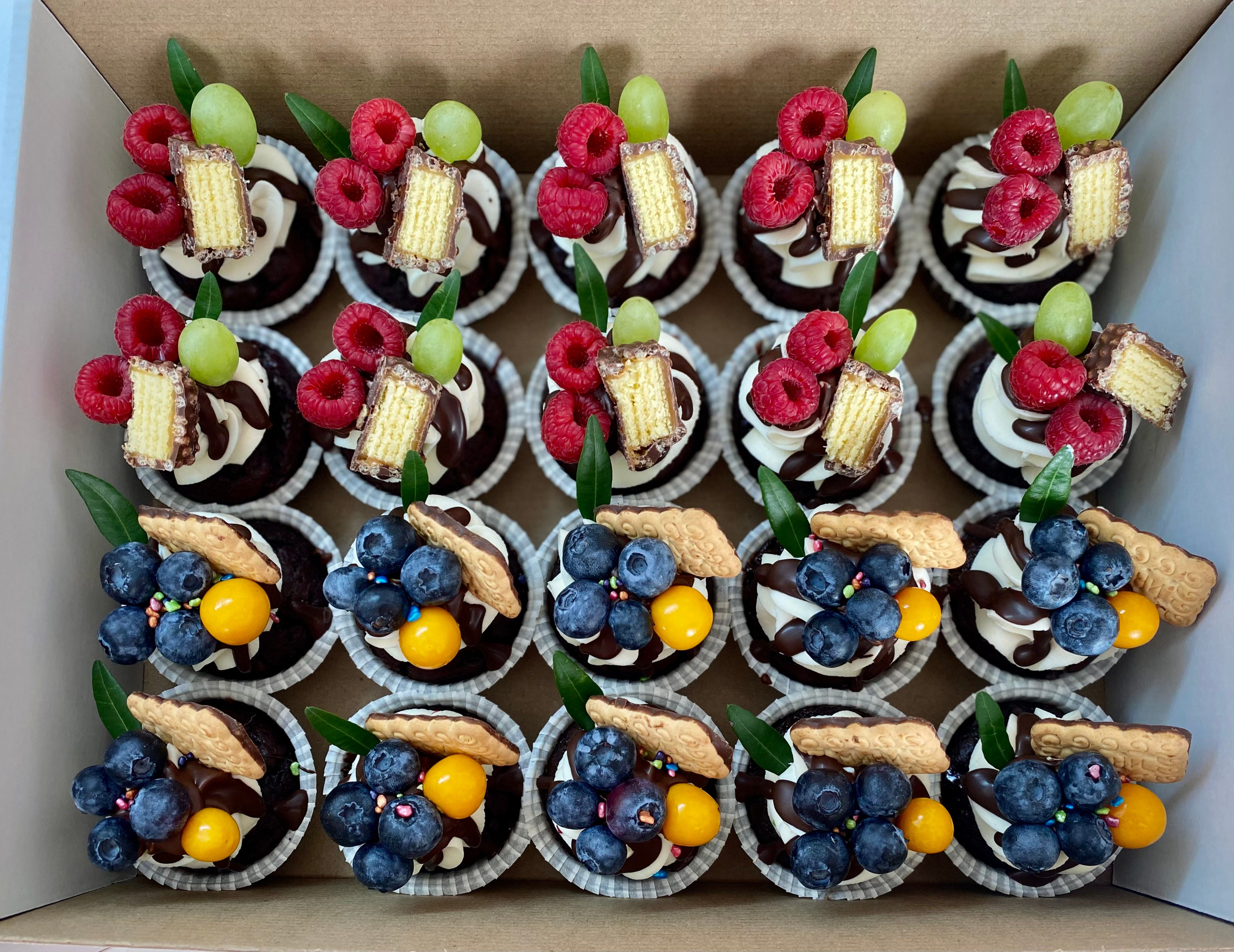 Капкейки фуршетные. Katyasugarsugar капкейки, зефир, торты Москва