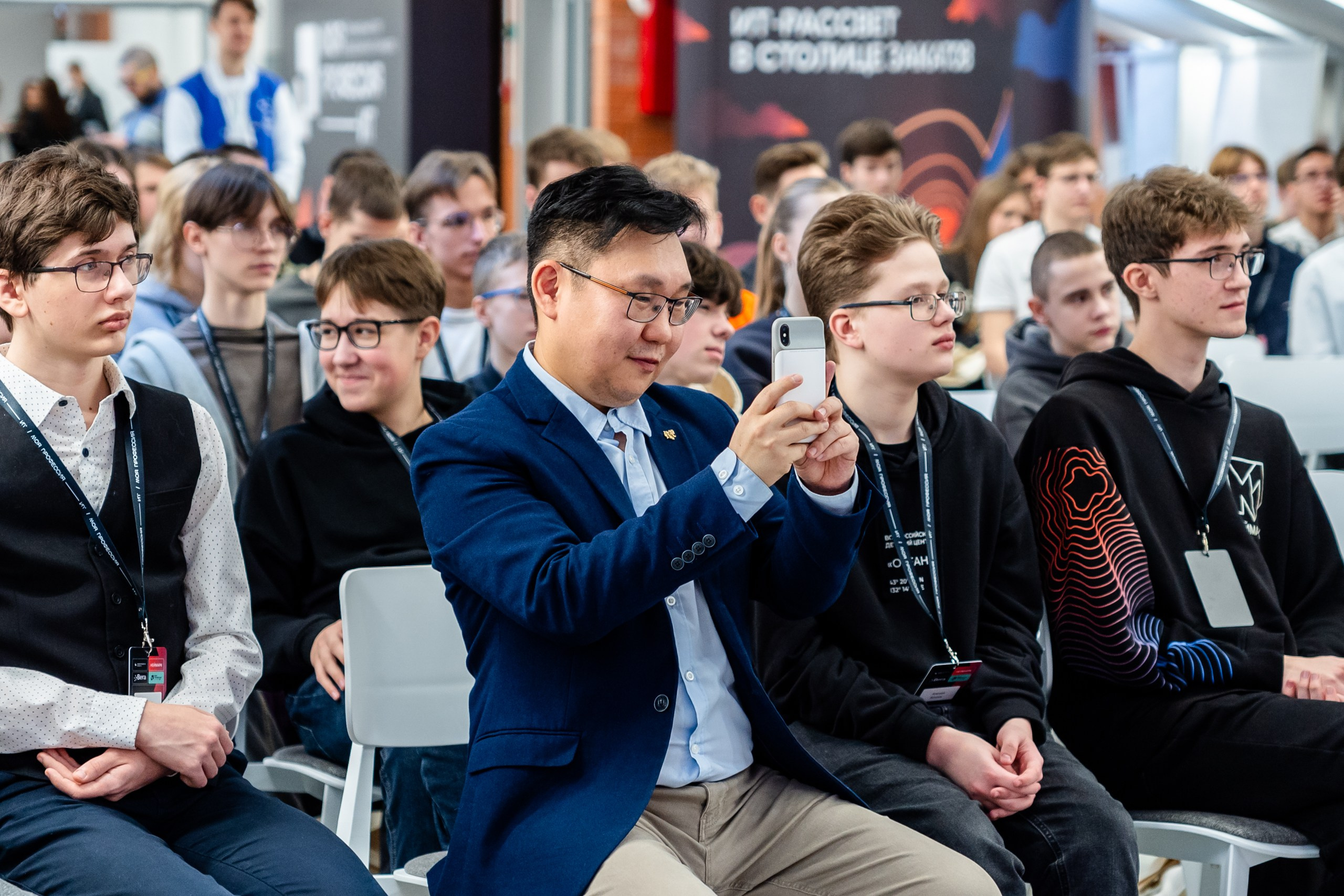 Неймарк. Моя профессия IT. Репортажный и портретный фотограф в Нижнем Новгороде Максим Горшков