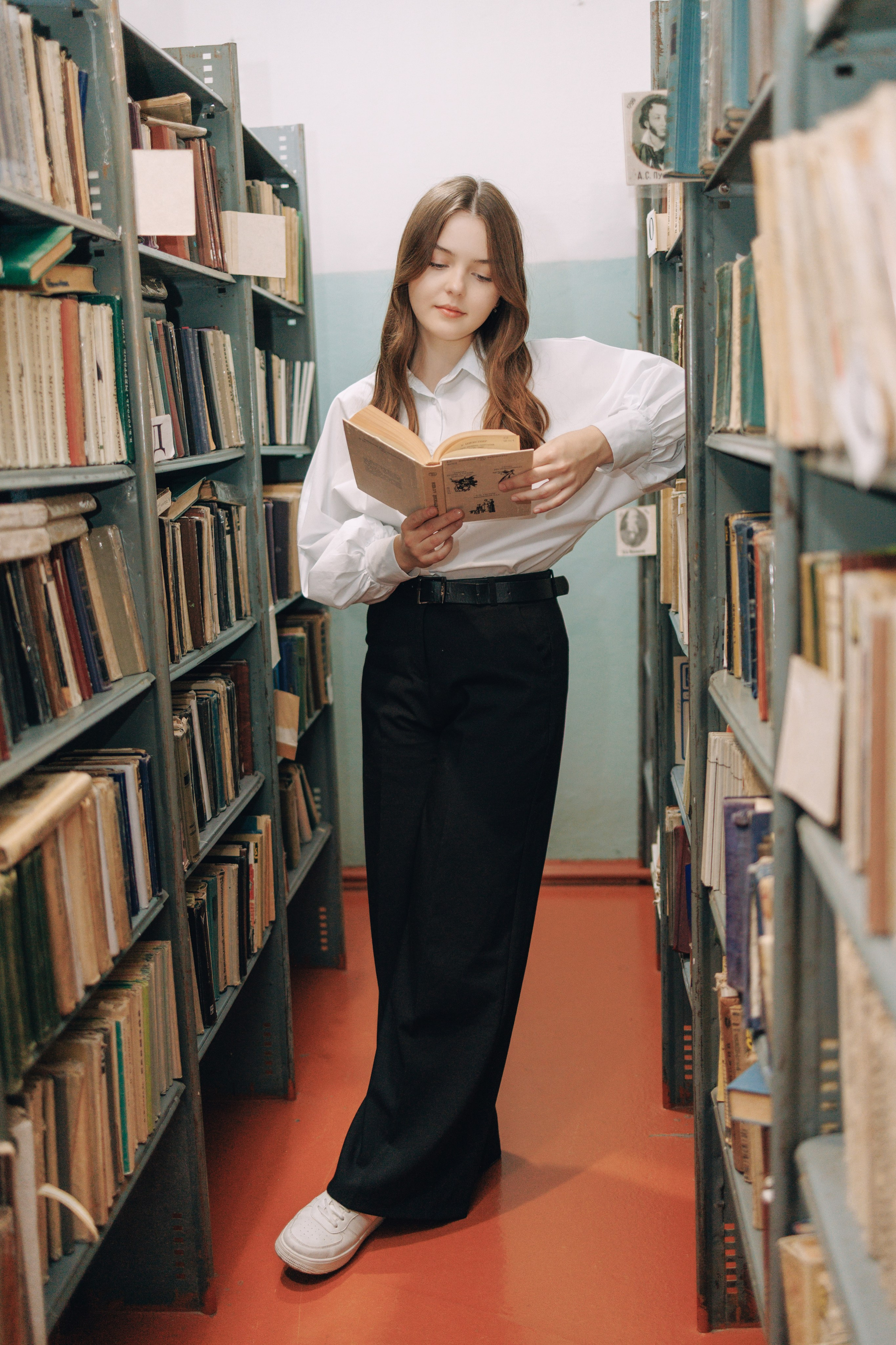 Позы для школьной фотосессии. Фотограф Медногорск Кувандык Оксана Шерехода свадебные, семейные, индивидуальные, школьные фотосессии. Печать фотоальбомов