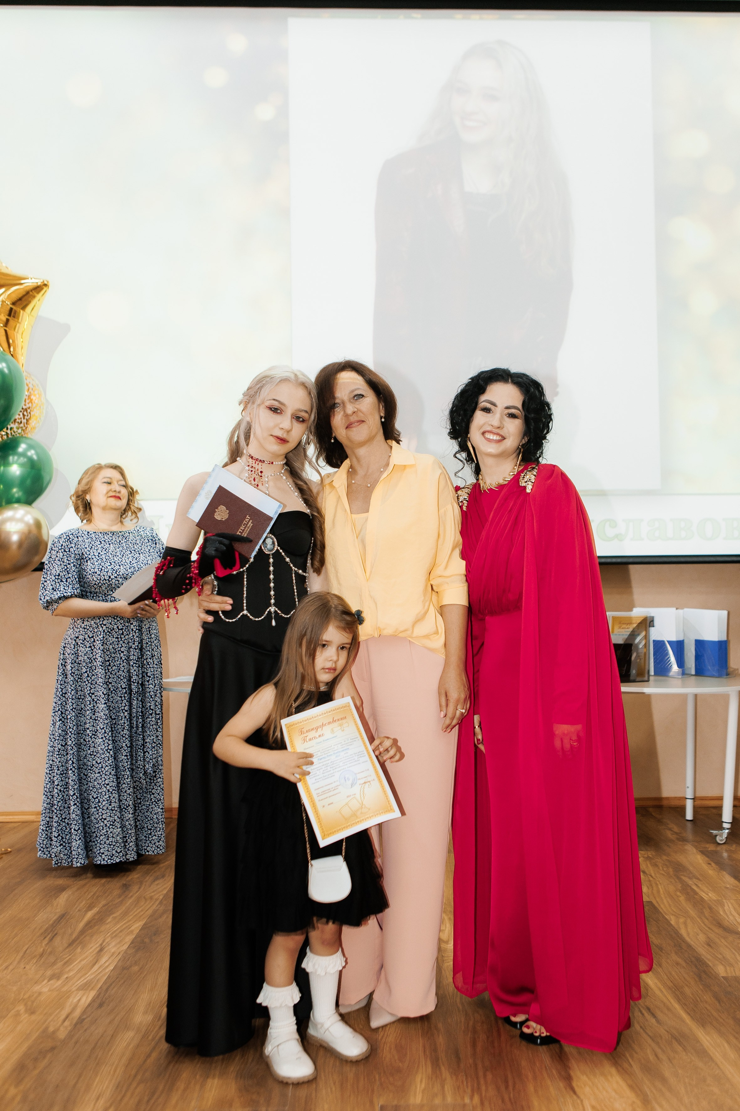 Выпускной Гимназия 12 2024 г. Свадебный и портретный Фотограф в Липецке Дмитрий Котюков