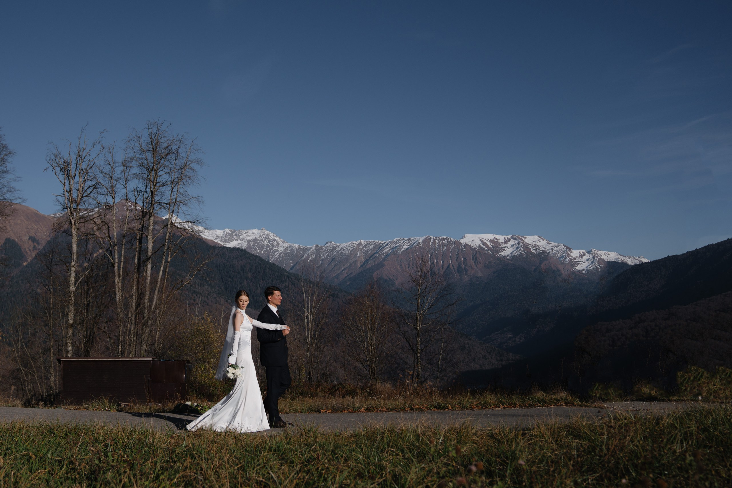 Свадебный кабрио фототур в Красную поляну. Свадебный фотограф в Сочи и Адлере — Фотосессии на море и в горах | Виктор Рогулев