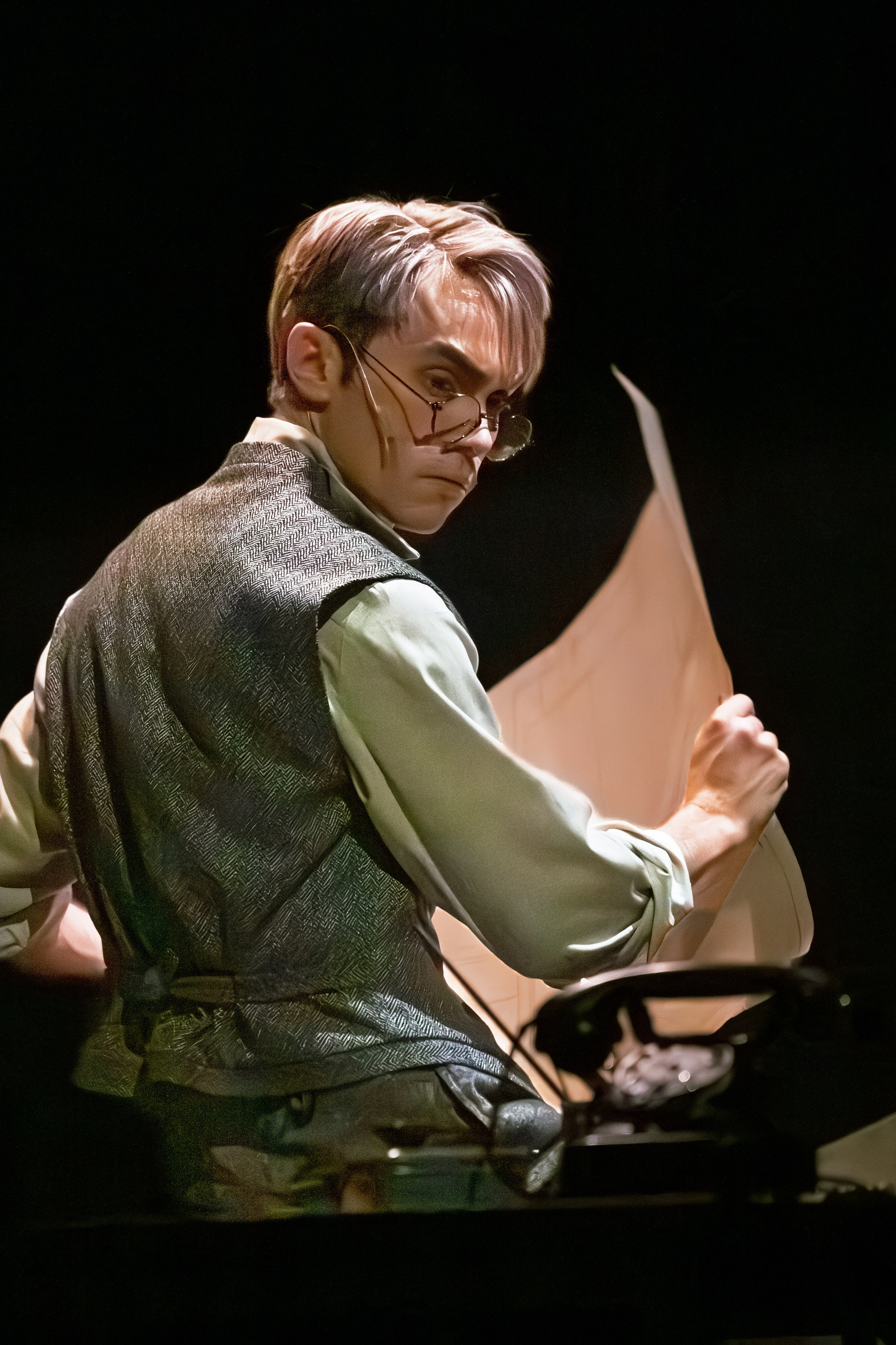 Театр Терезы Дуровой: Кто Есенин?. Сайт фотографа Сергея Абрамова