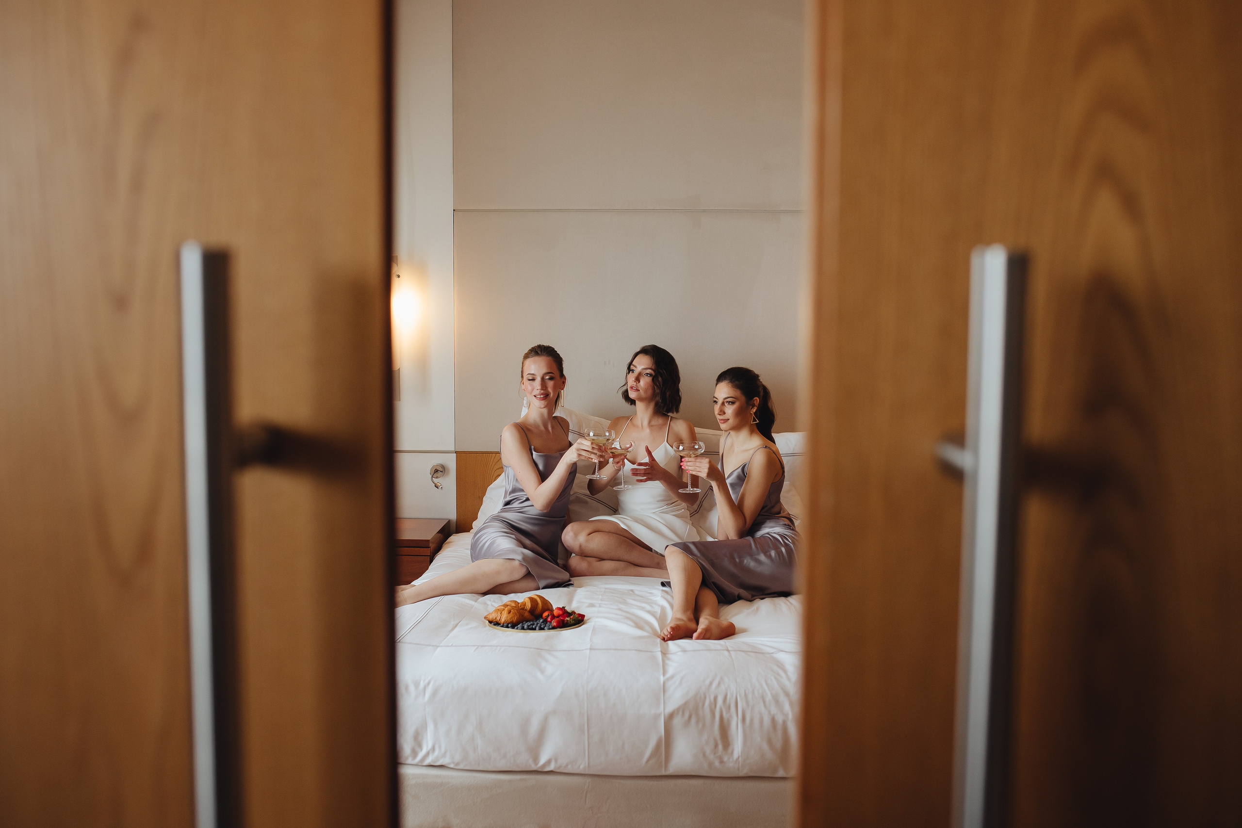 Утро в отеле (2021). Свадебный и семейный фотограф в Москве Яна Шувалова