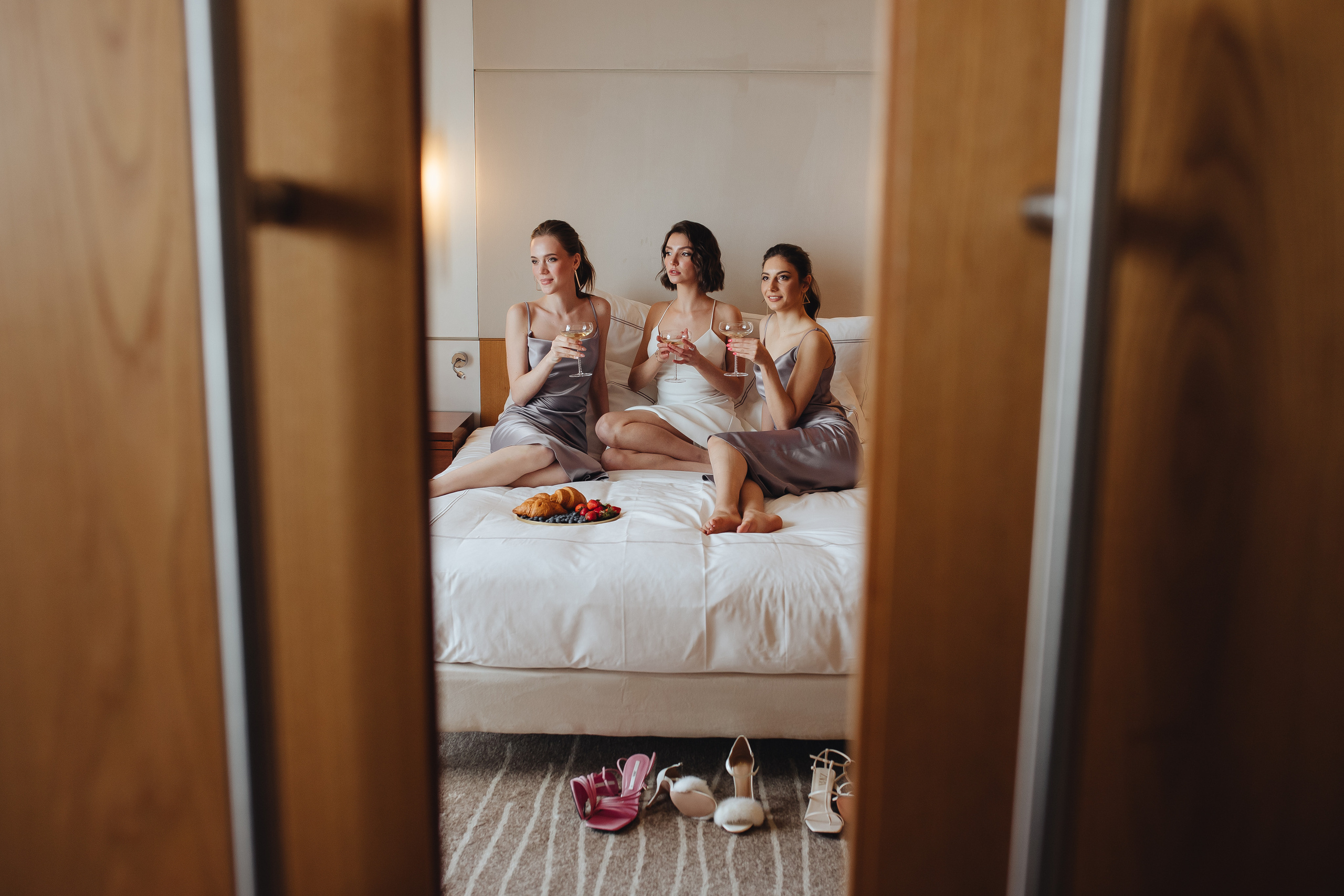 Утро в отеле (2021). Свадебный и семейный фотограф в Москве Яна Шувалова