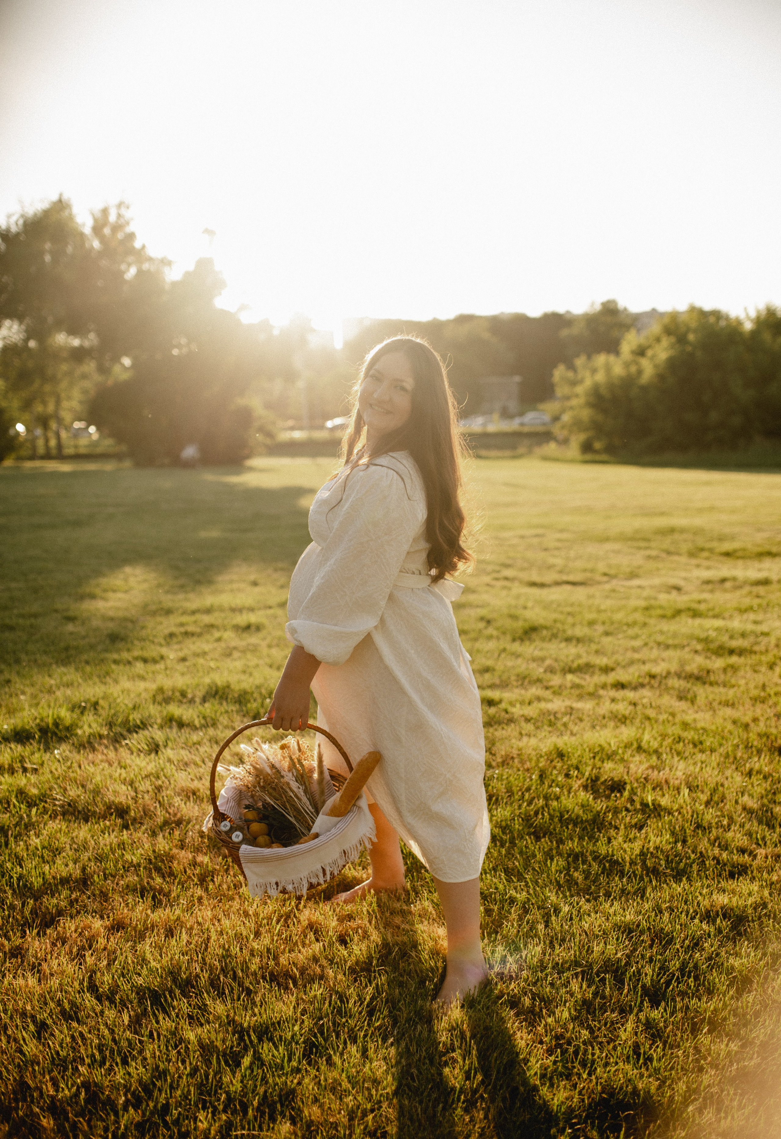 Фотосессия беременности на природе в парке Москвы. Семейная фотосессия Бутово Москва фотограф Алина Морщагина