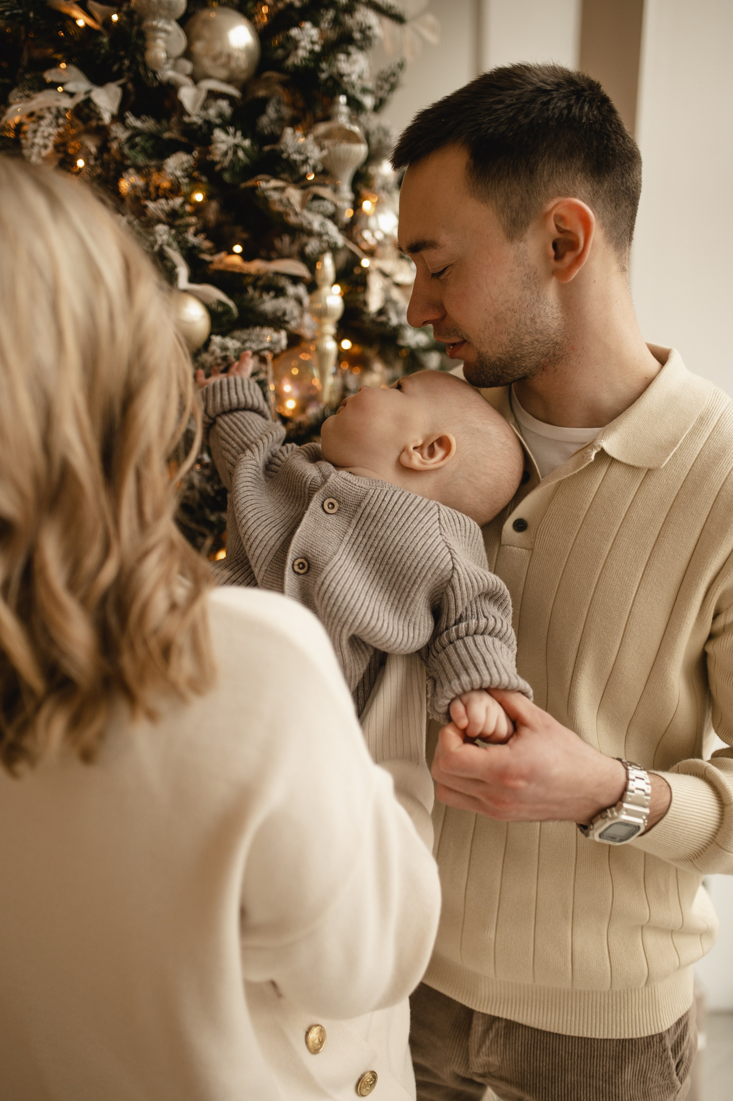 Новогодняя фотосессия в студии с малышом 6 месяцев в Бутово. Семейная фотосессия Бутово Москва фотограф Алина Морщагина