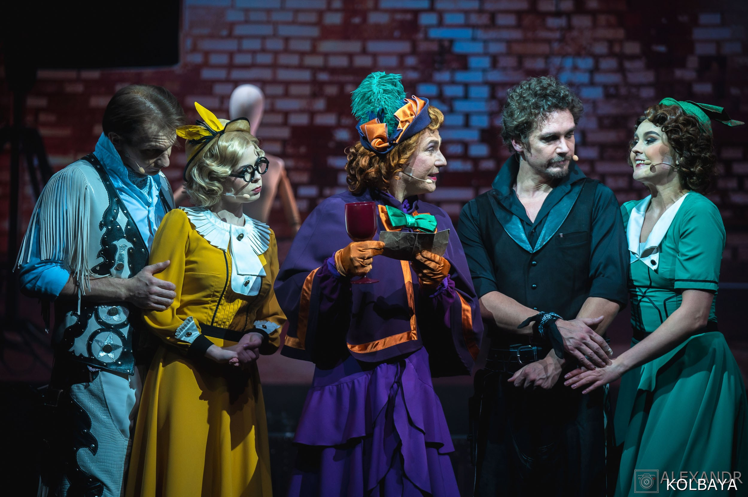 Фотографии со спектакля «Привет, я тетя Чарли». Концертный и театральный репортажный фотограф в Москве Александр Колбая