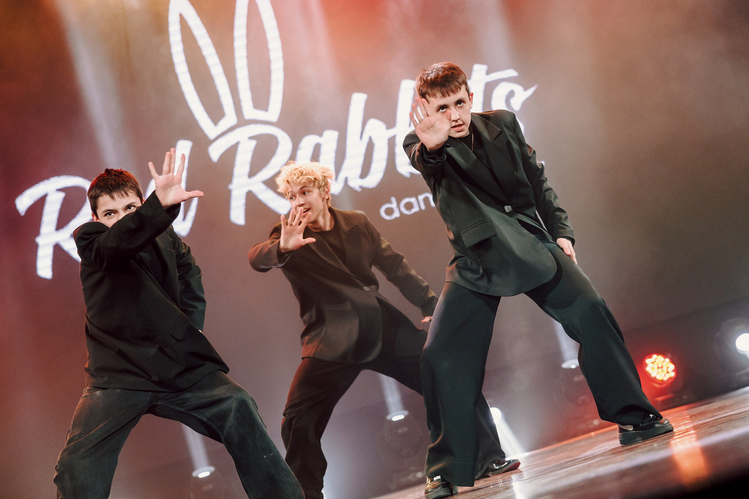 Отчётный концерт танцевальной школы «Red Rabbits» 2025. Лёшка Варзегов — фотограф