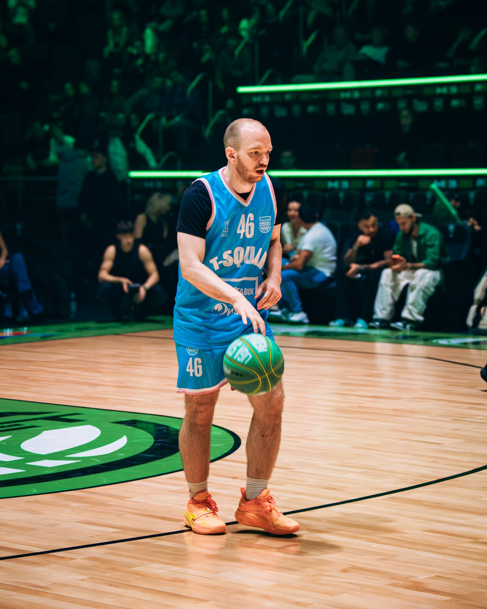 Sport. Photographer in Moscow with a night vibe of photos