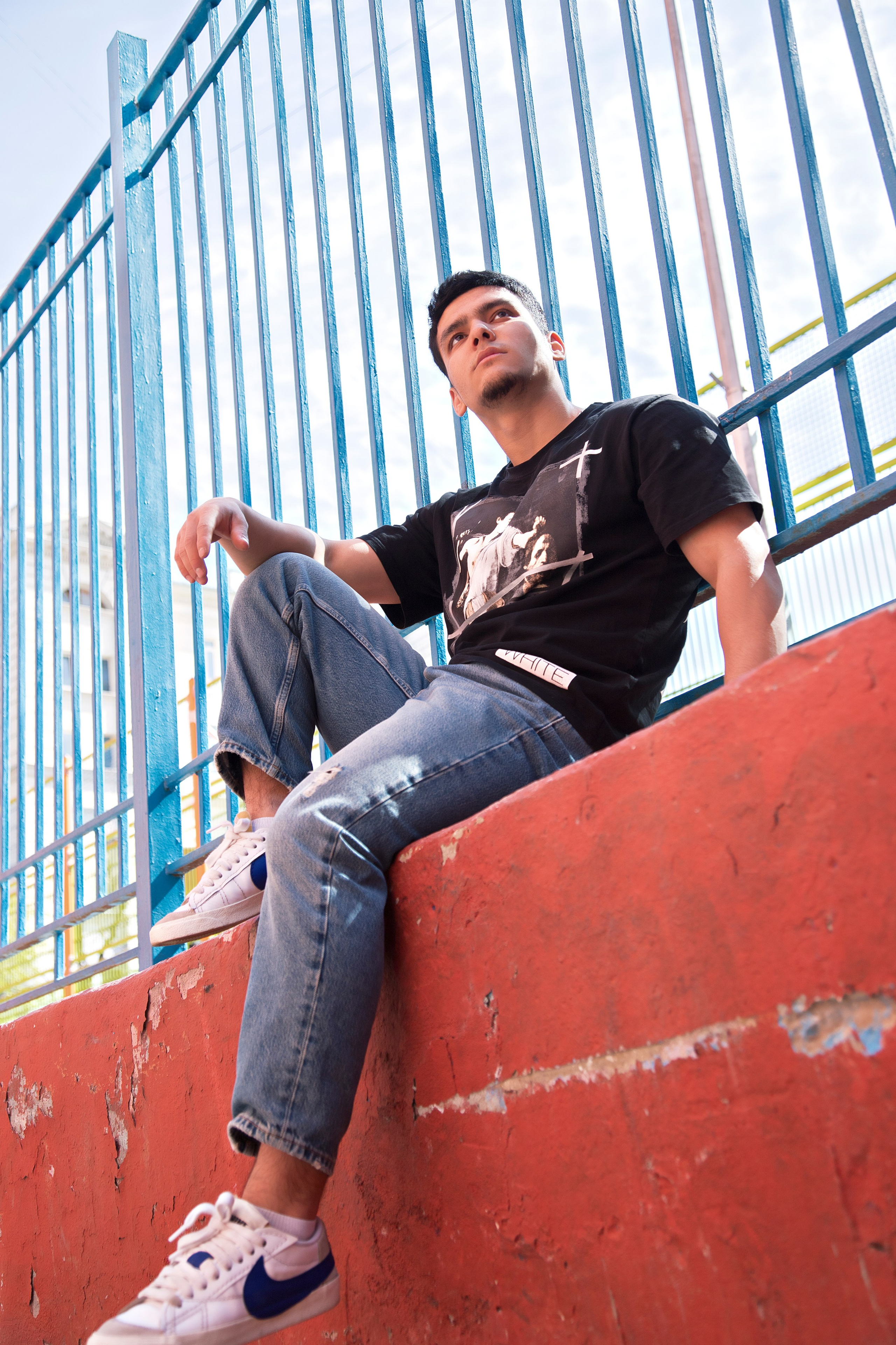 Мужская фотосессия на улице. Профессиональный фотограф в Москве